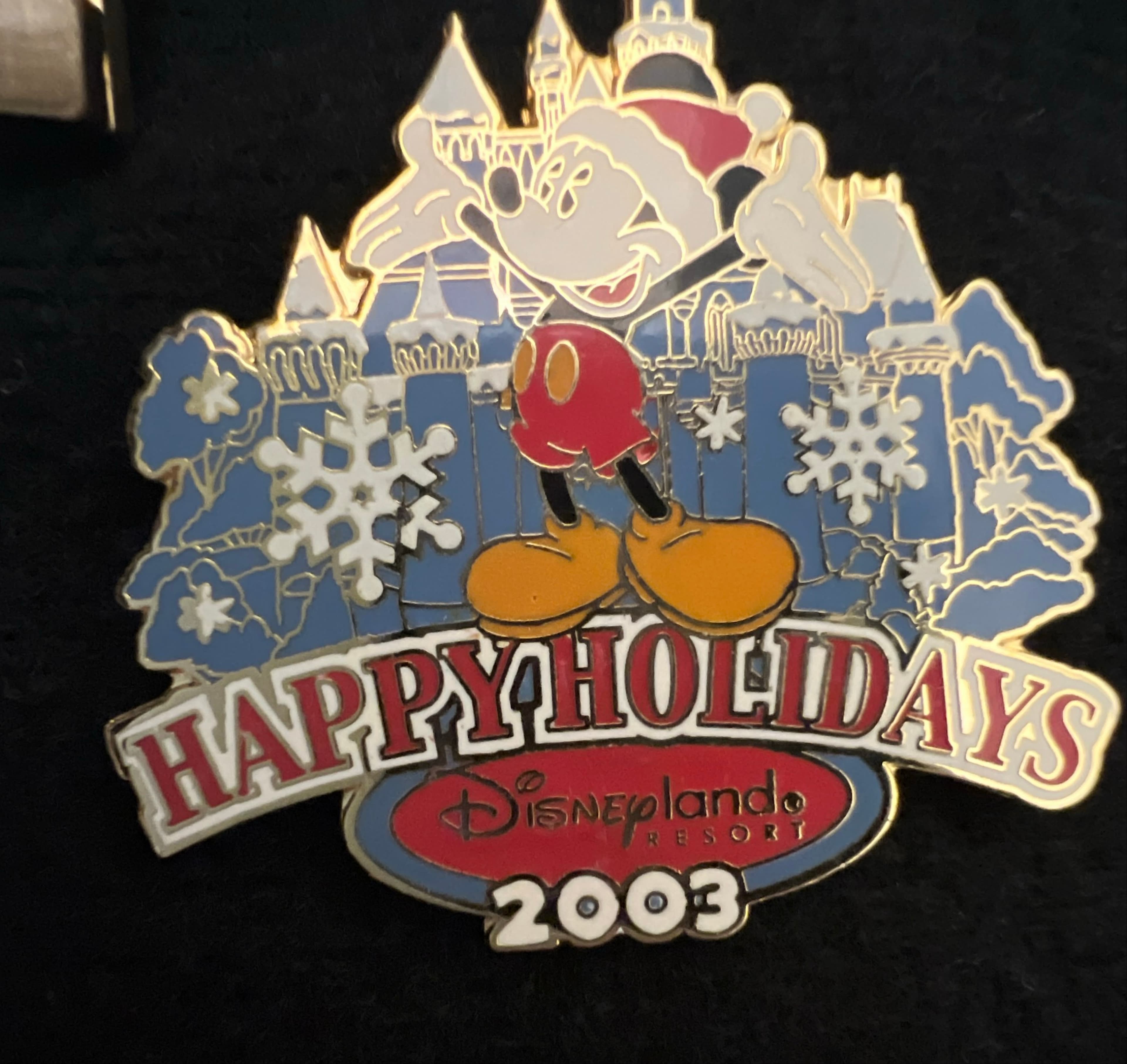 Mickey Mouse Happy Holidays 2003 Annual Passholder Exclusive Pin front