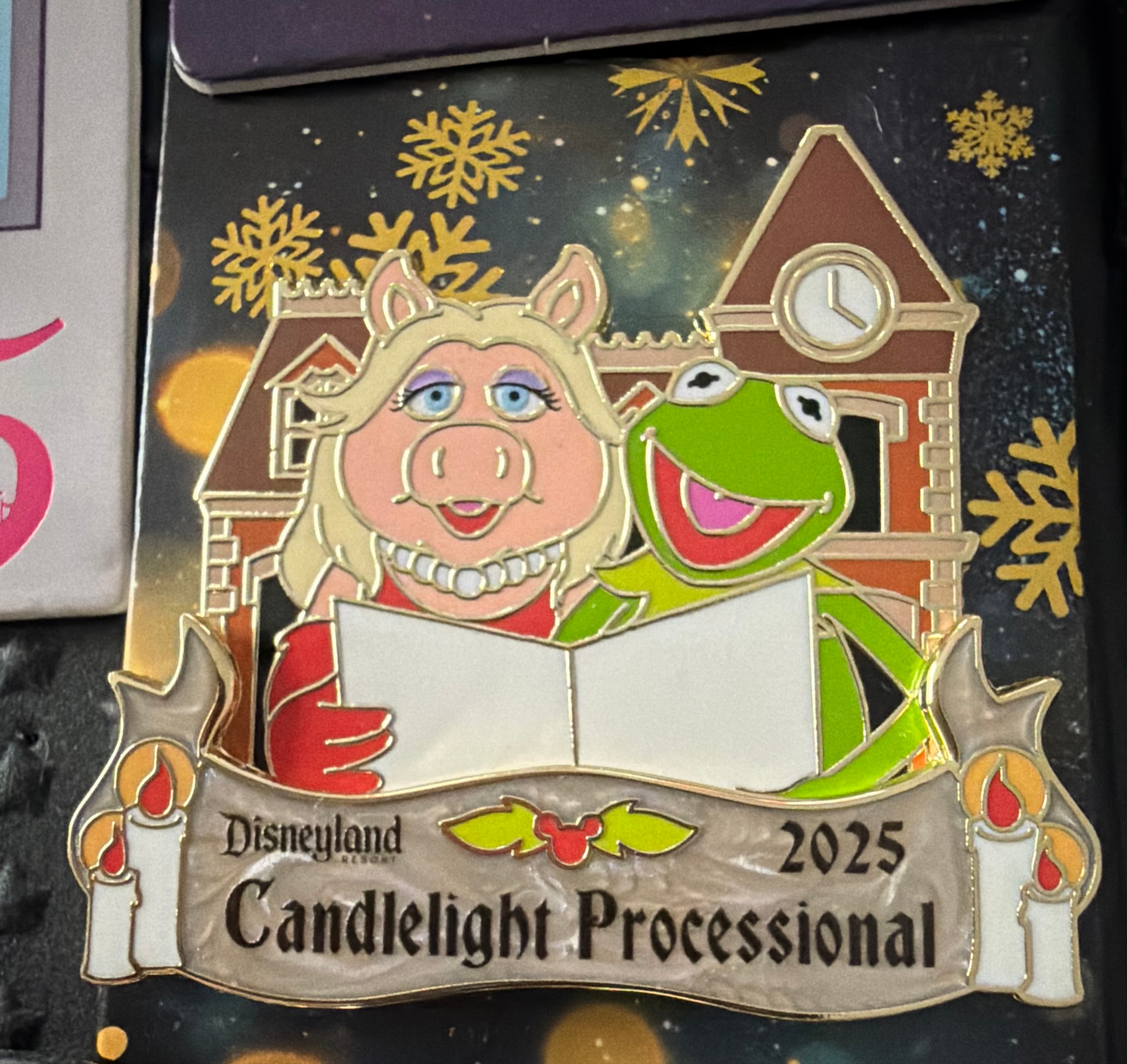 Disneyland Candlelight Processional - Miss Piggy and Kermit front