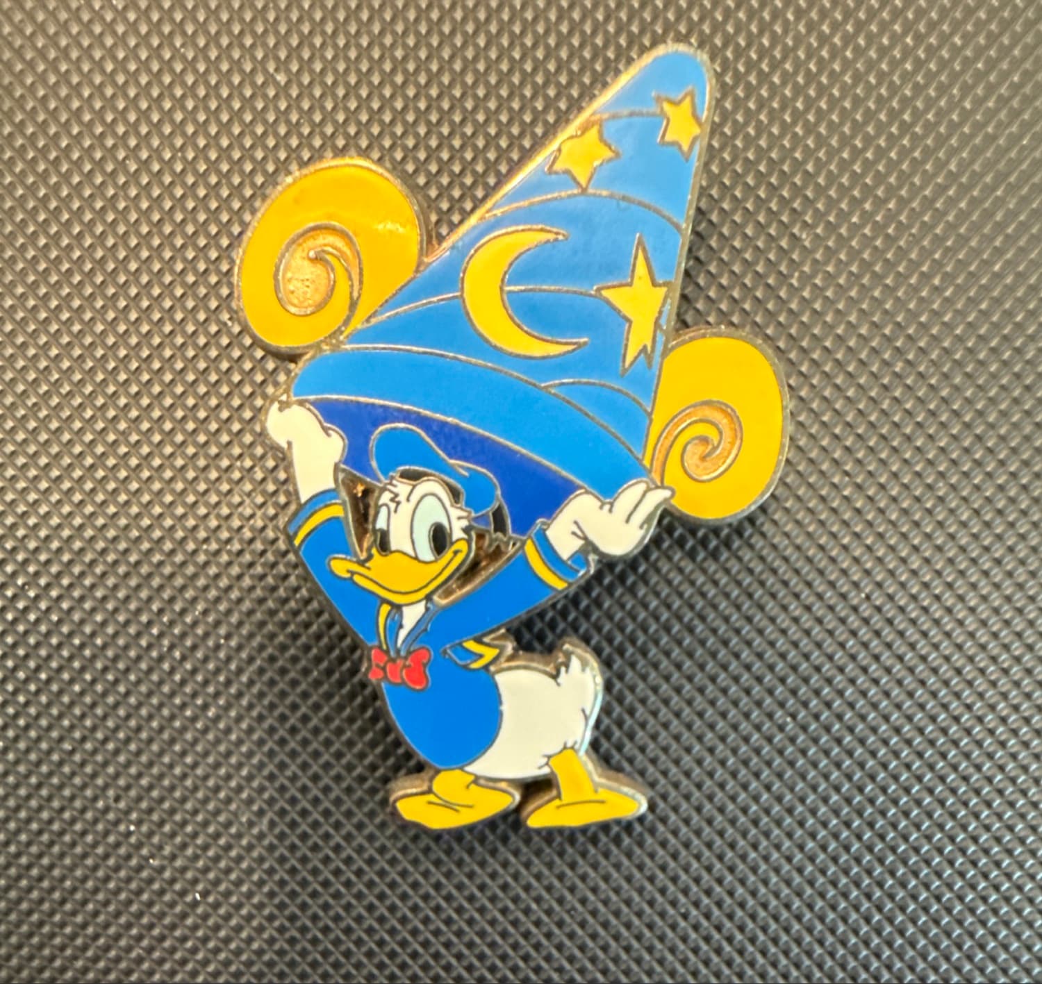 WDW Hidden Mickey Series 2008: Rubber Duck Donalds - Sorcerer Hat front