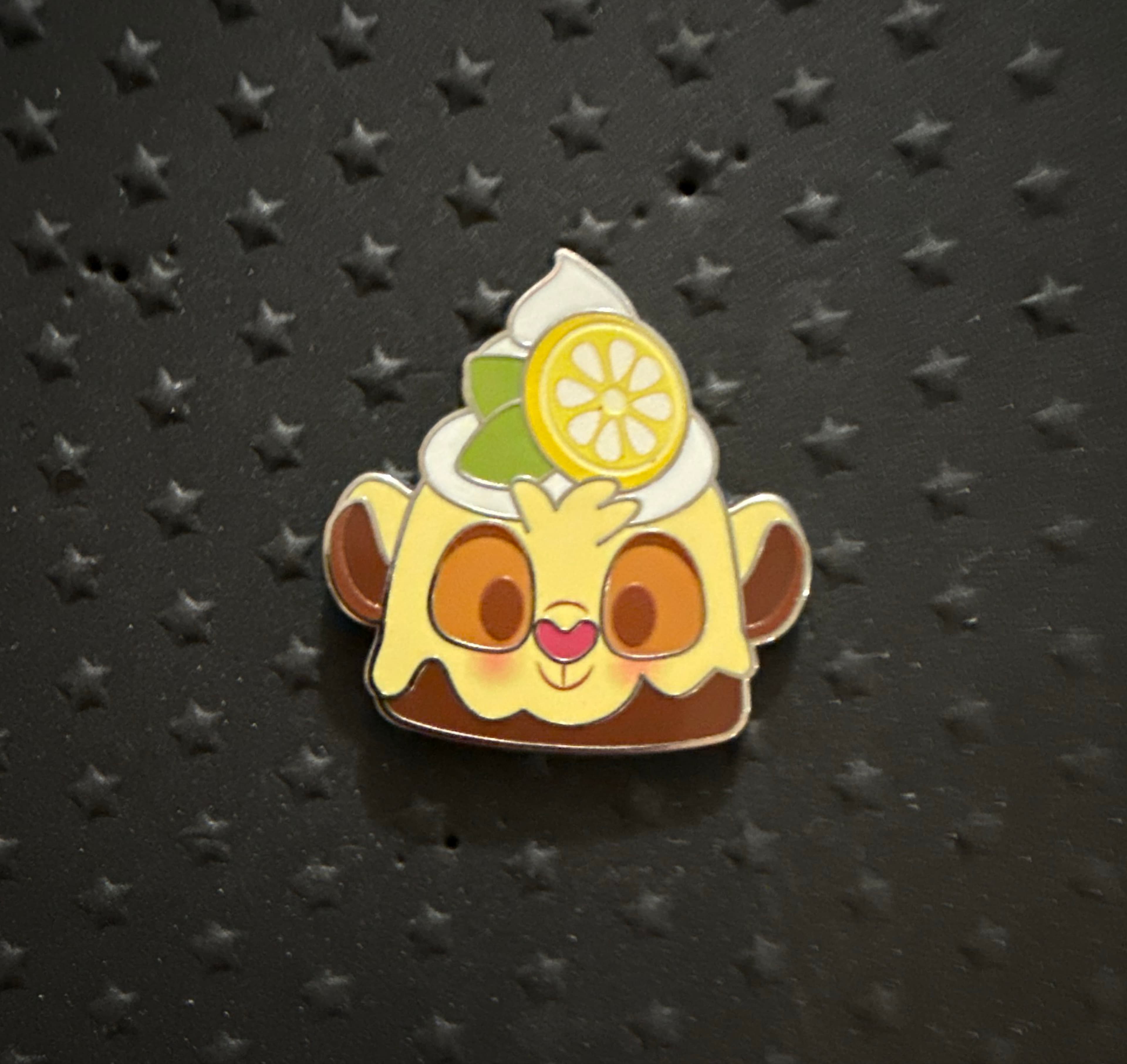 Simba Lemon Chocolate Cake - Munchlings Mystery Pin front