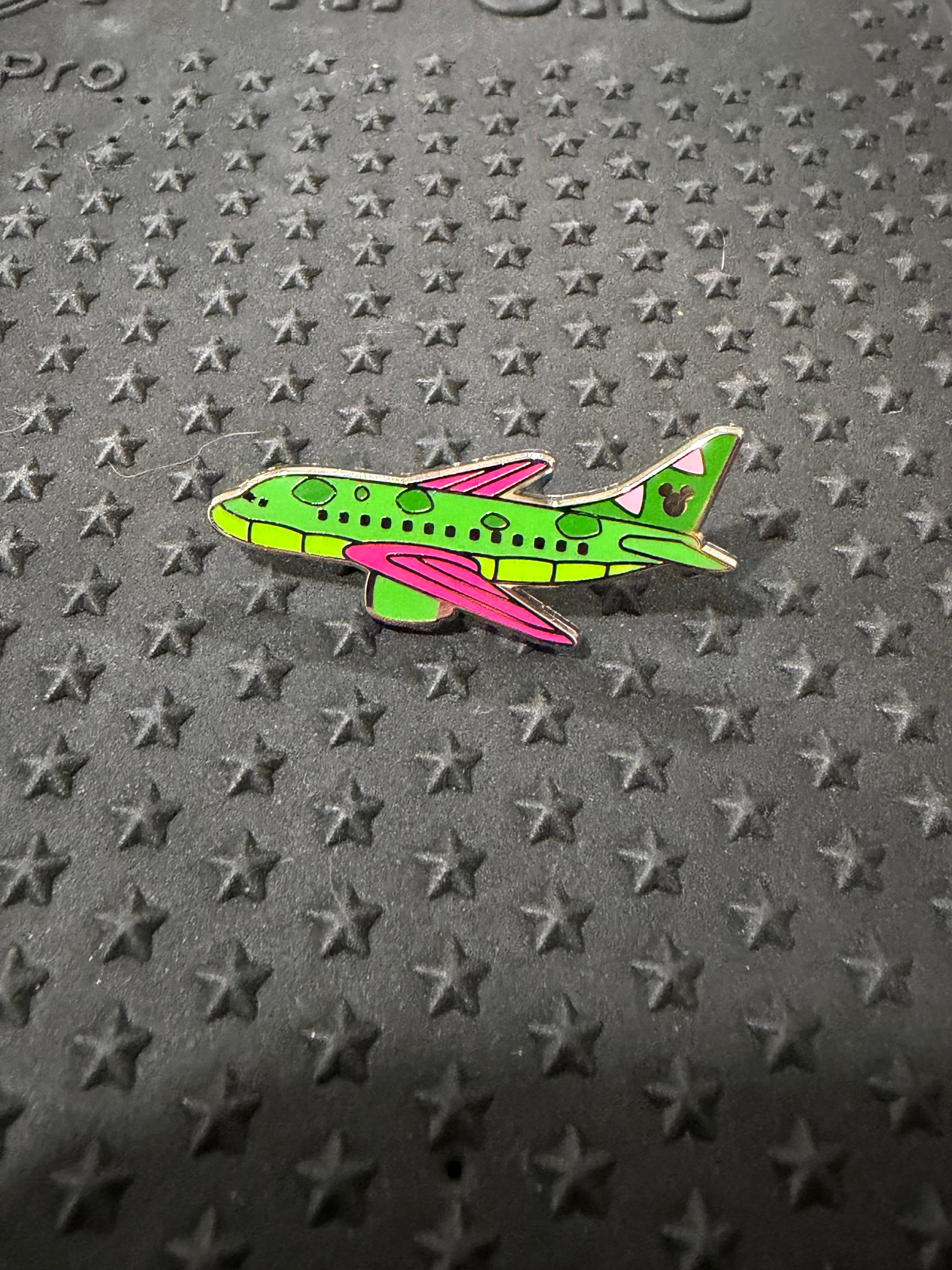 Elliott CHASER - Character Airplanes - Hidden Disney front