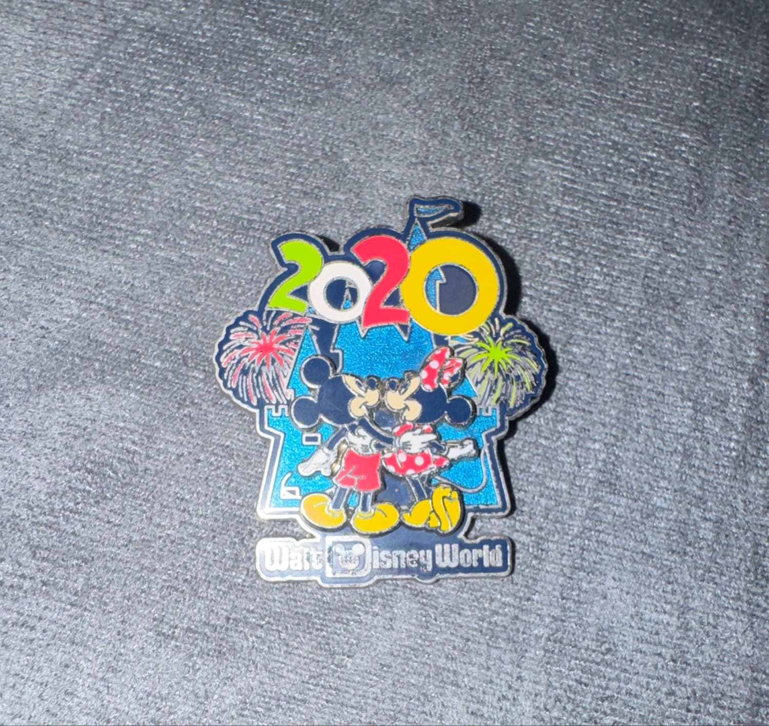 WDW Cinderella Castle Fireworks Mickey & Minnie Mouse Pin 2020 front