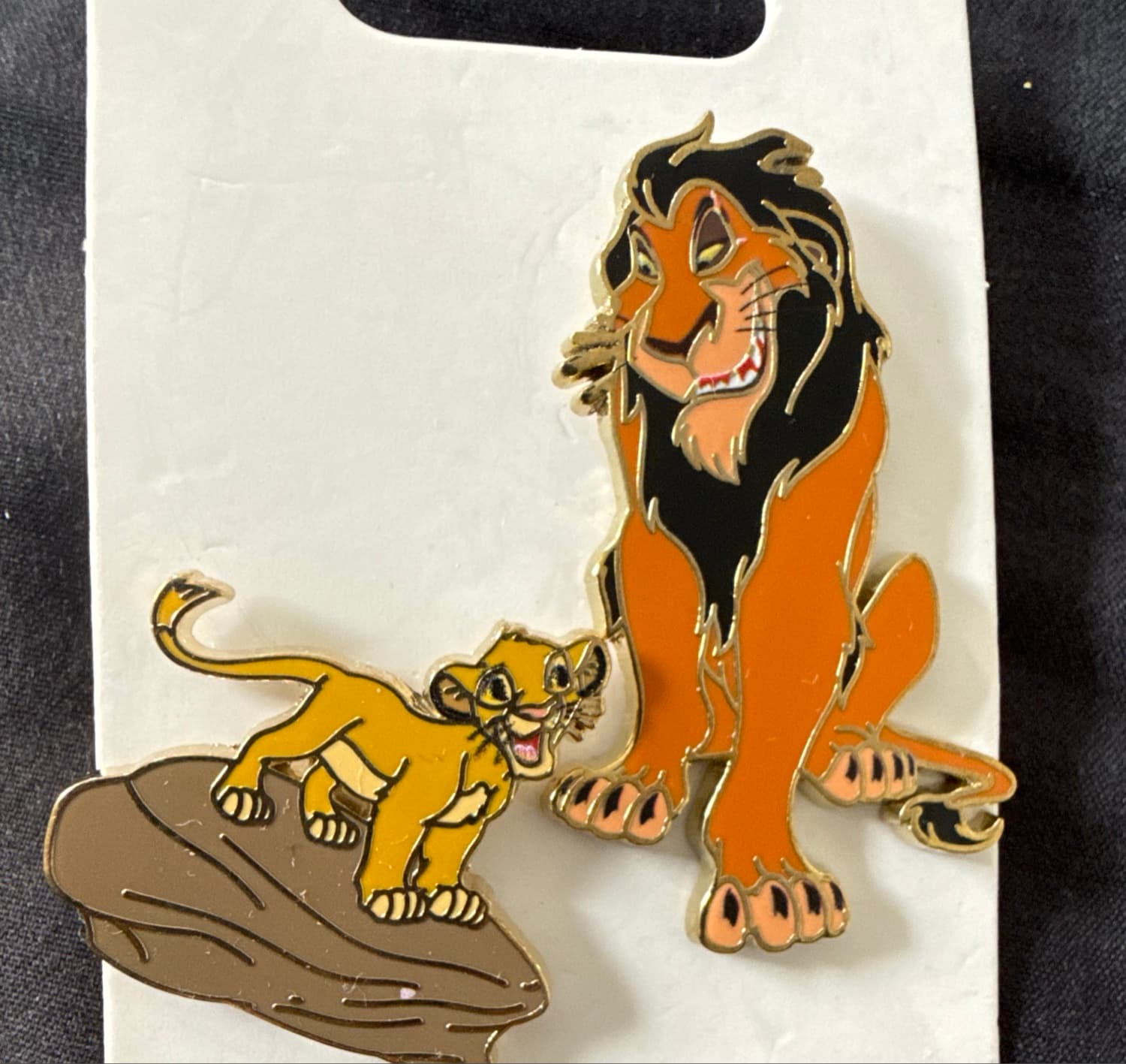 The Lion King - Simba and Scar with Rock 2-Pin Set - 30th Anniversary front