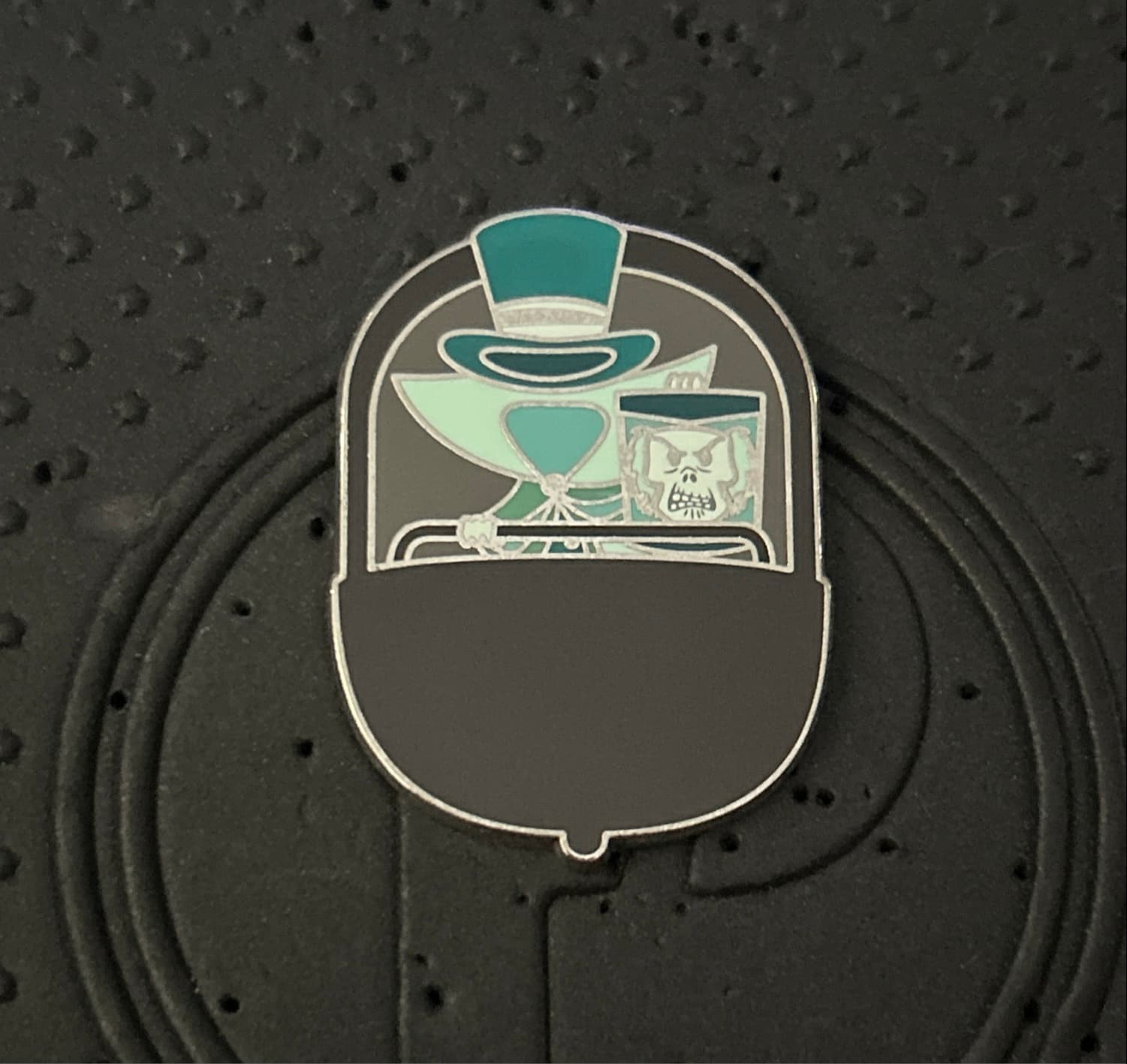 Hatbox Ghost in Doombuggy with Gus - Haunted Mansion O'Pin House front