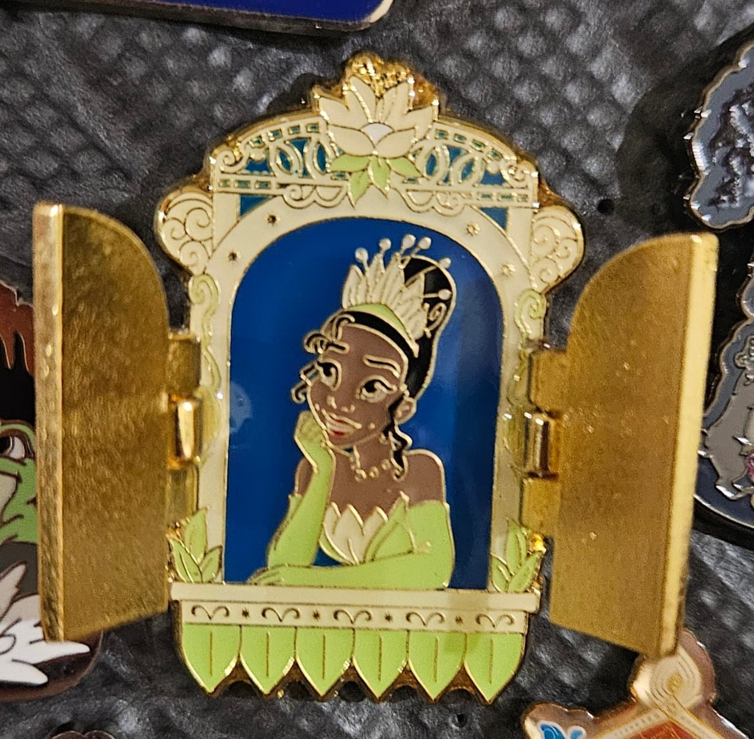 Loungefly Disney Princess Hinged Window - Tiana front