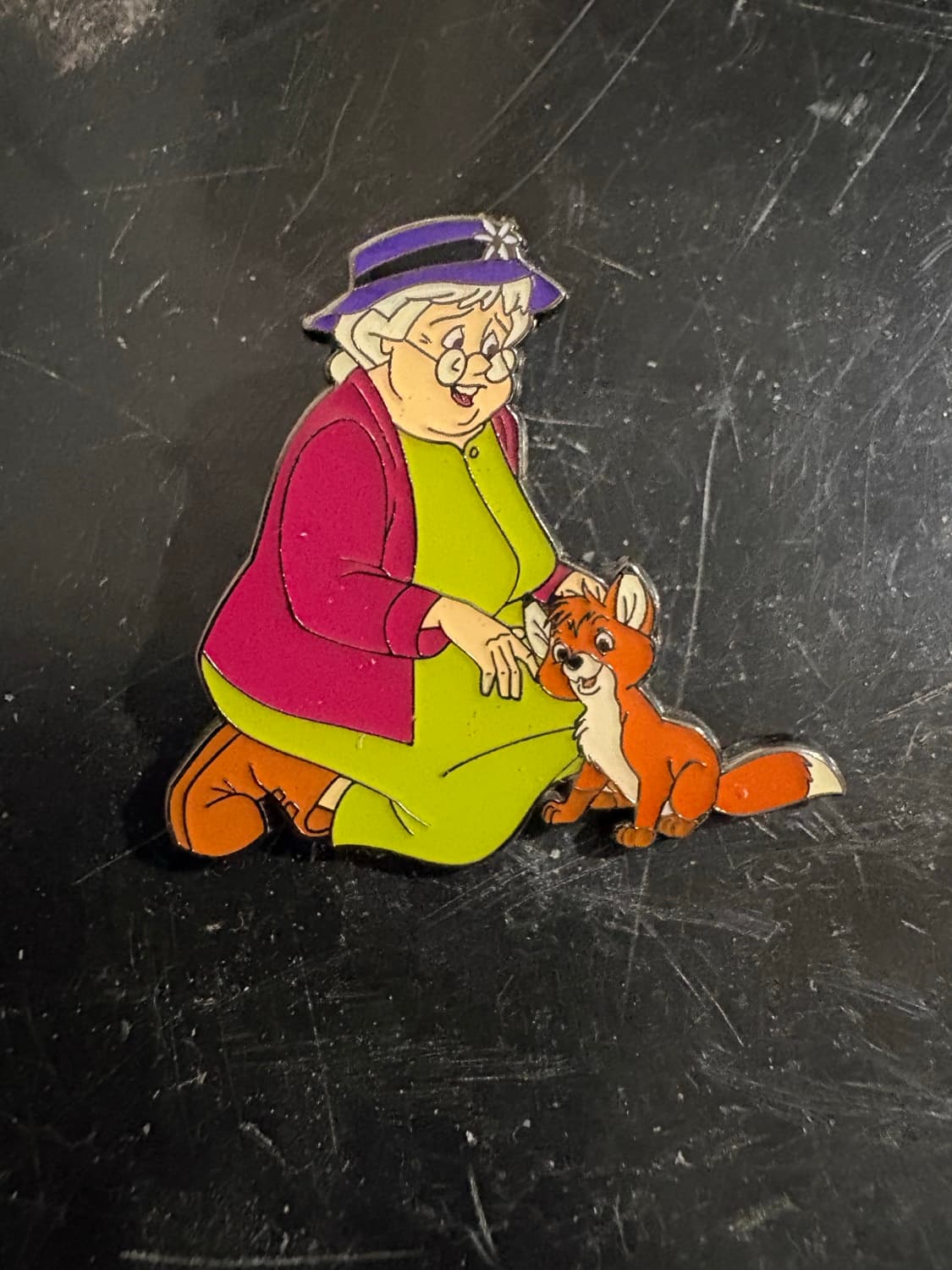Disney Loungefly Lady Tweed And Tod Fox And The Hound Mystery Pin front