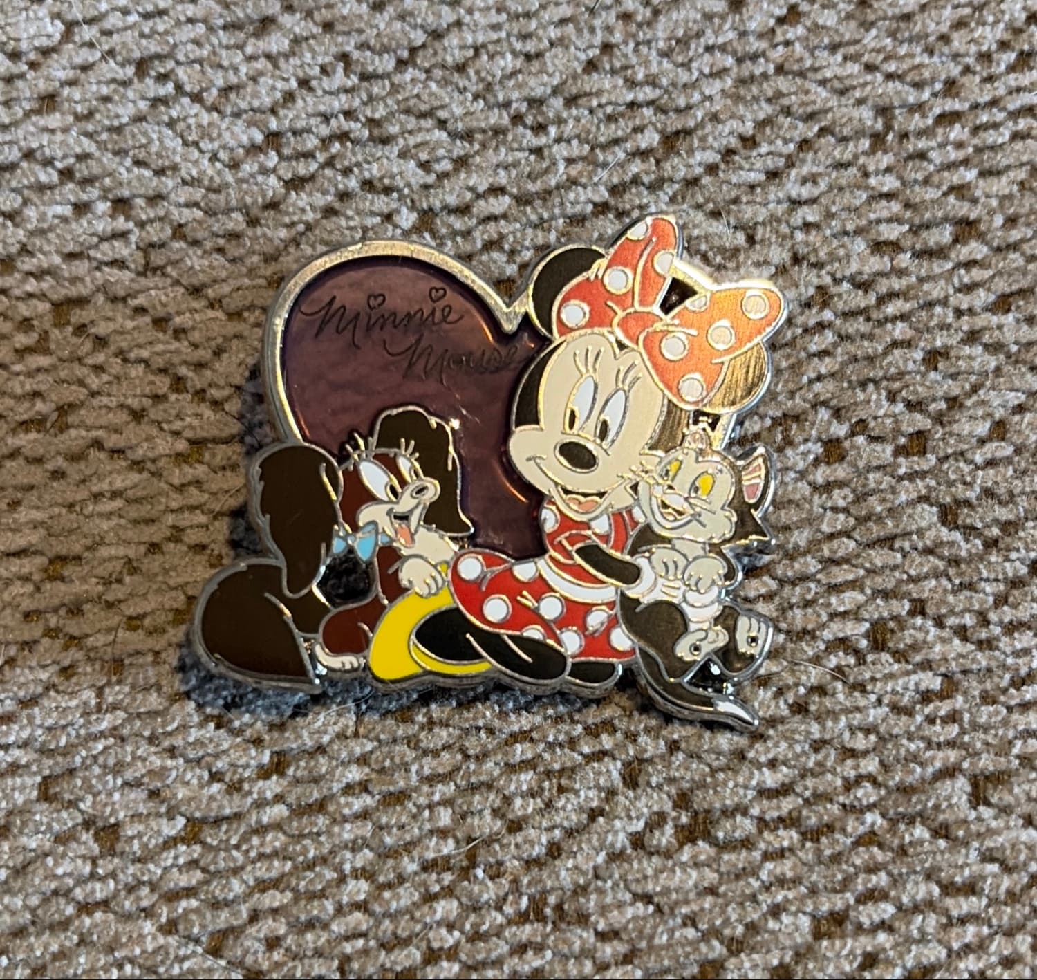Minnie Mouse with Fifi & Figaro in Heart front