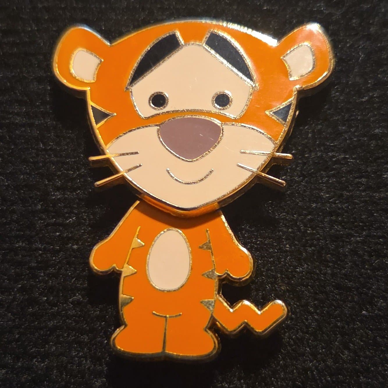 Tigger Standing Gold Outline Pin front