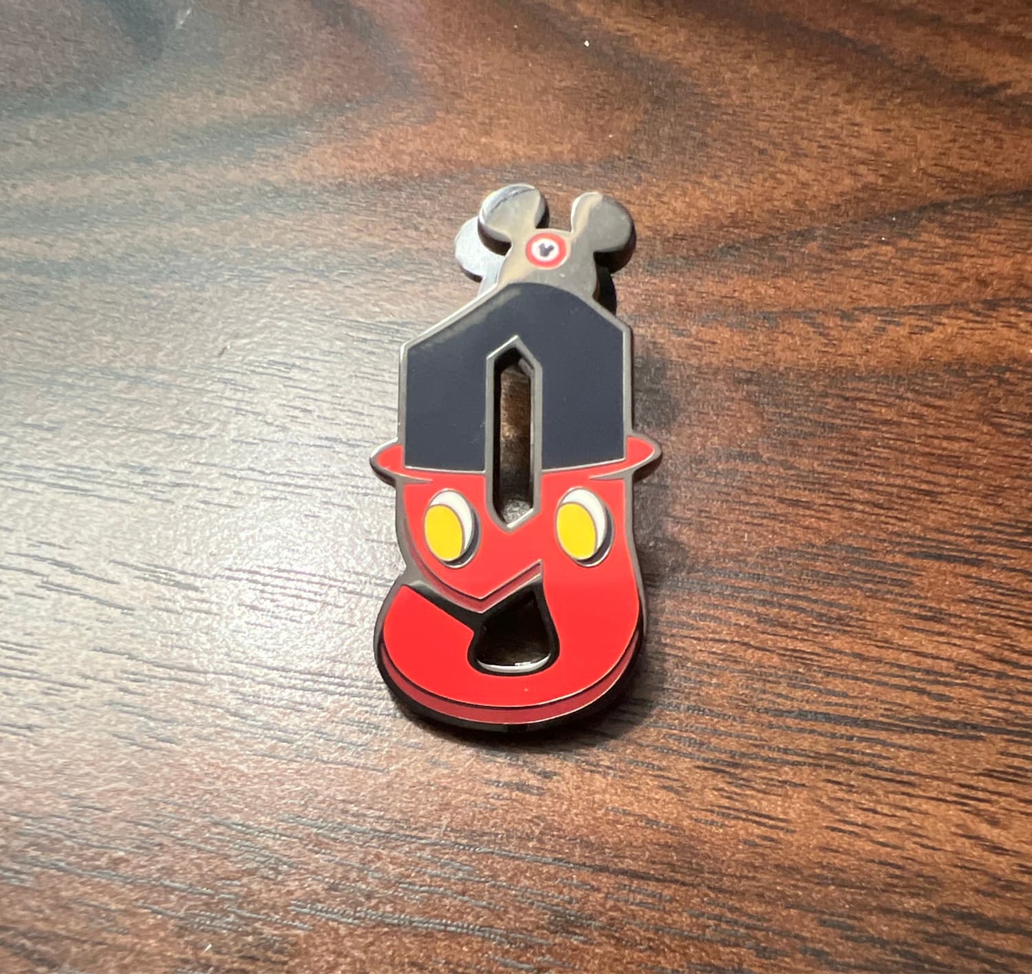 Mickey Mouse 'G' Letter Pin front