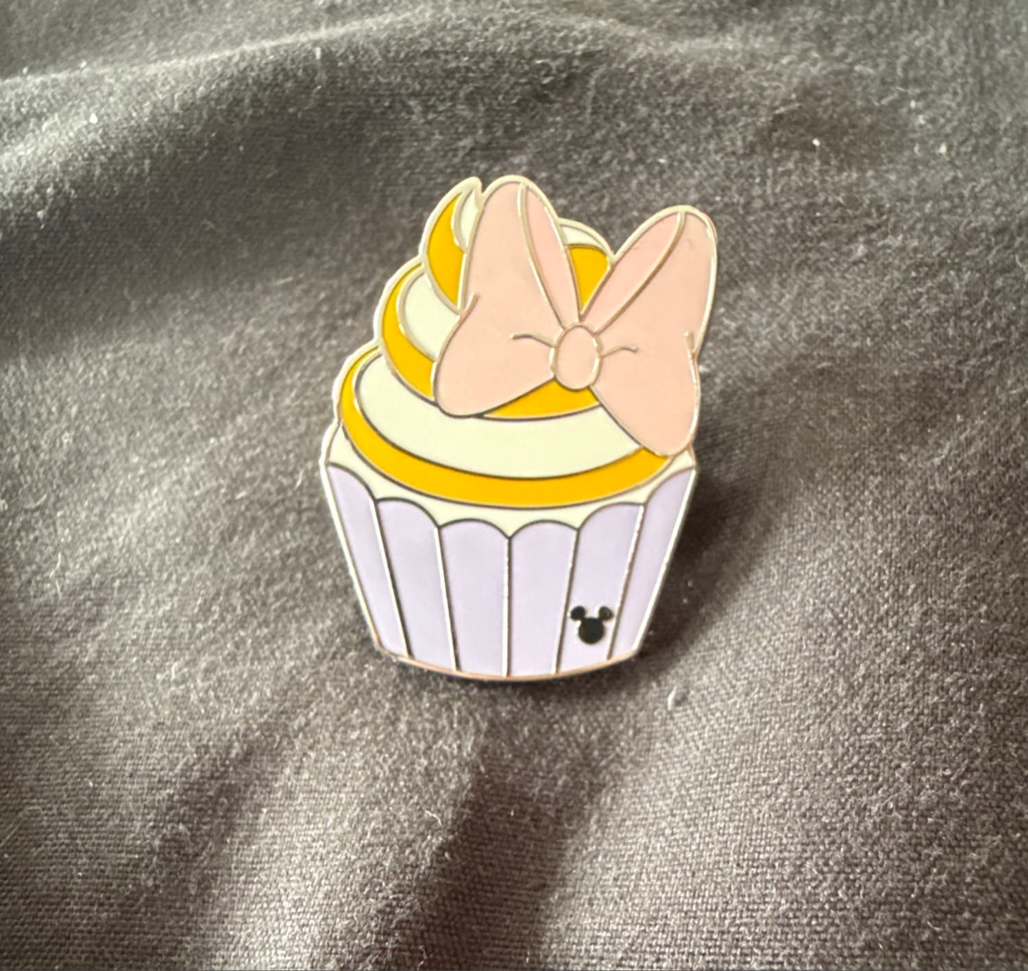 Daisy Duck Cupcake - WDW Hidden Disney Series 2026 Wave A front