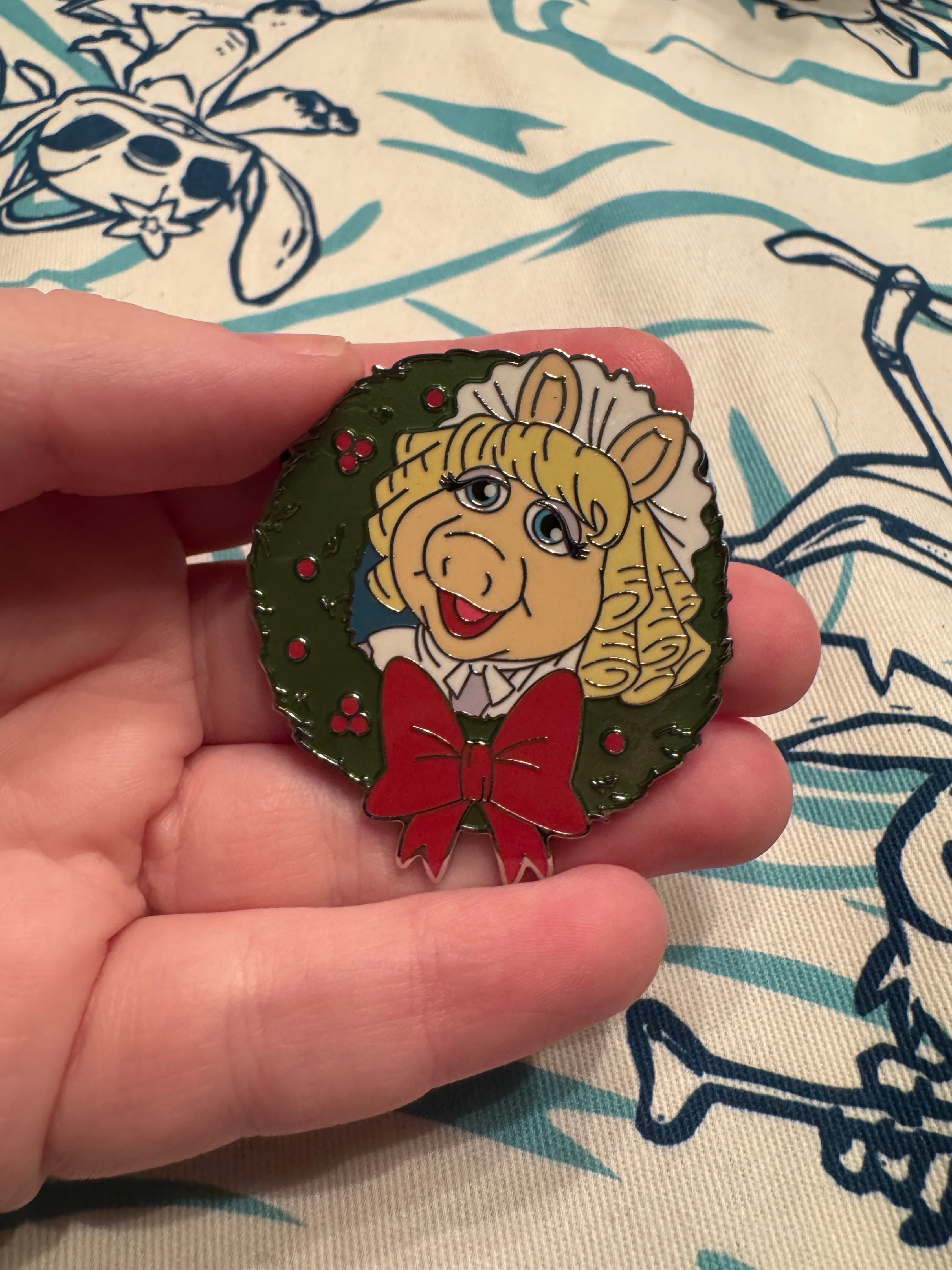 2025 Muppet Advent Calender Pin Set - Miss Piggy front