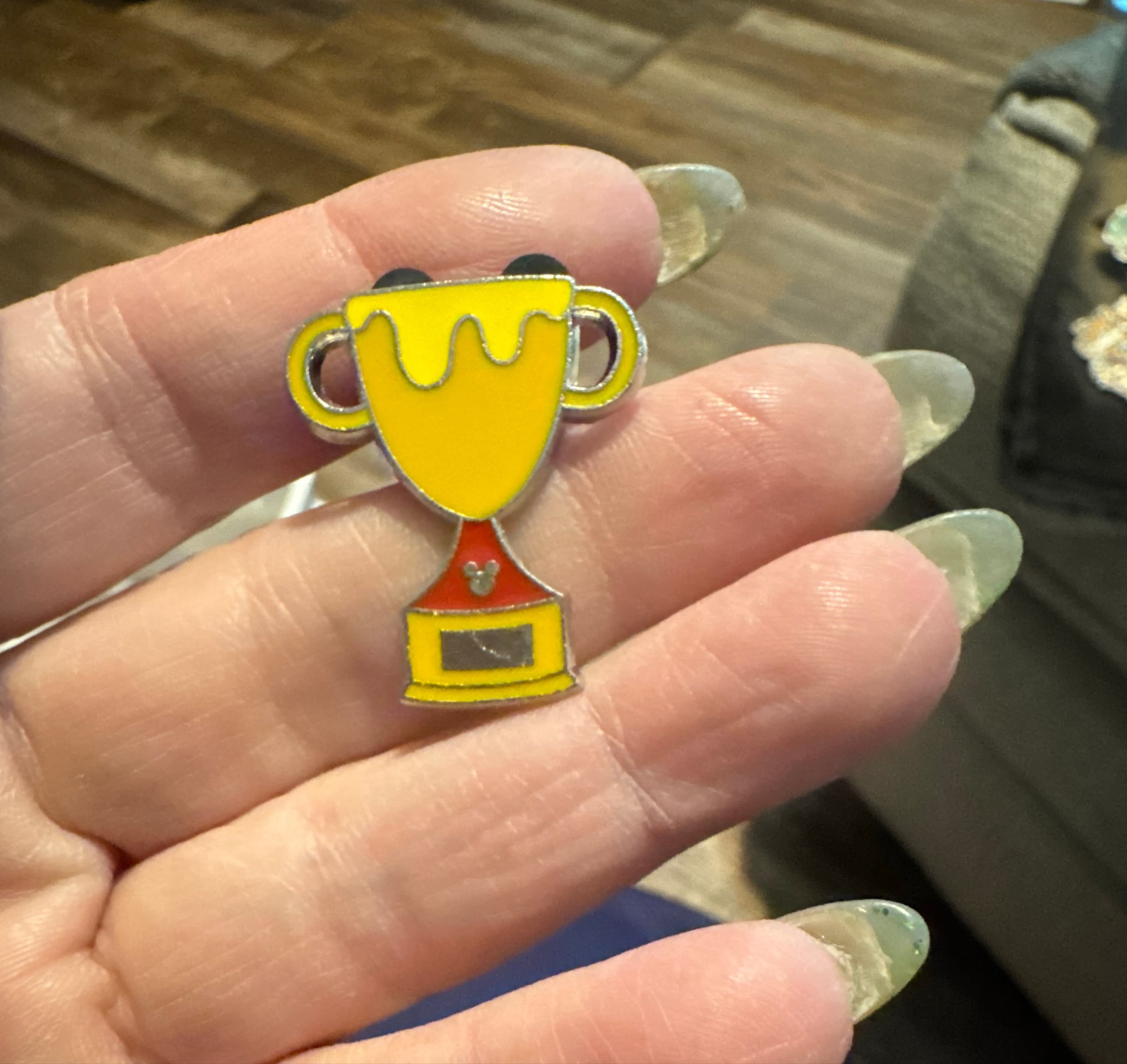 Winnie the Pooh - Trophies - Hidden Mickey 2019 front