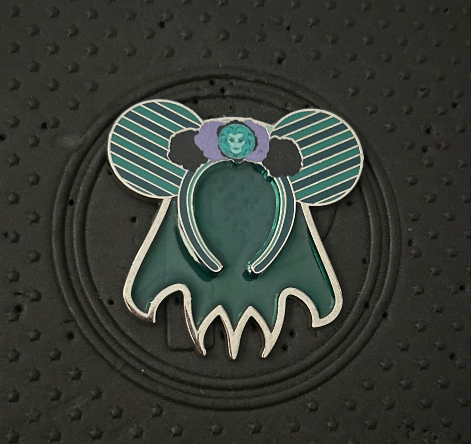 Minnie Mouse: The Main Attraction - Series 10: The Haunted Mansion - Madame Leota Ghost Mickey Ears Pin front