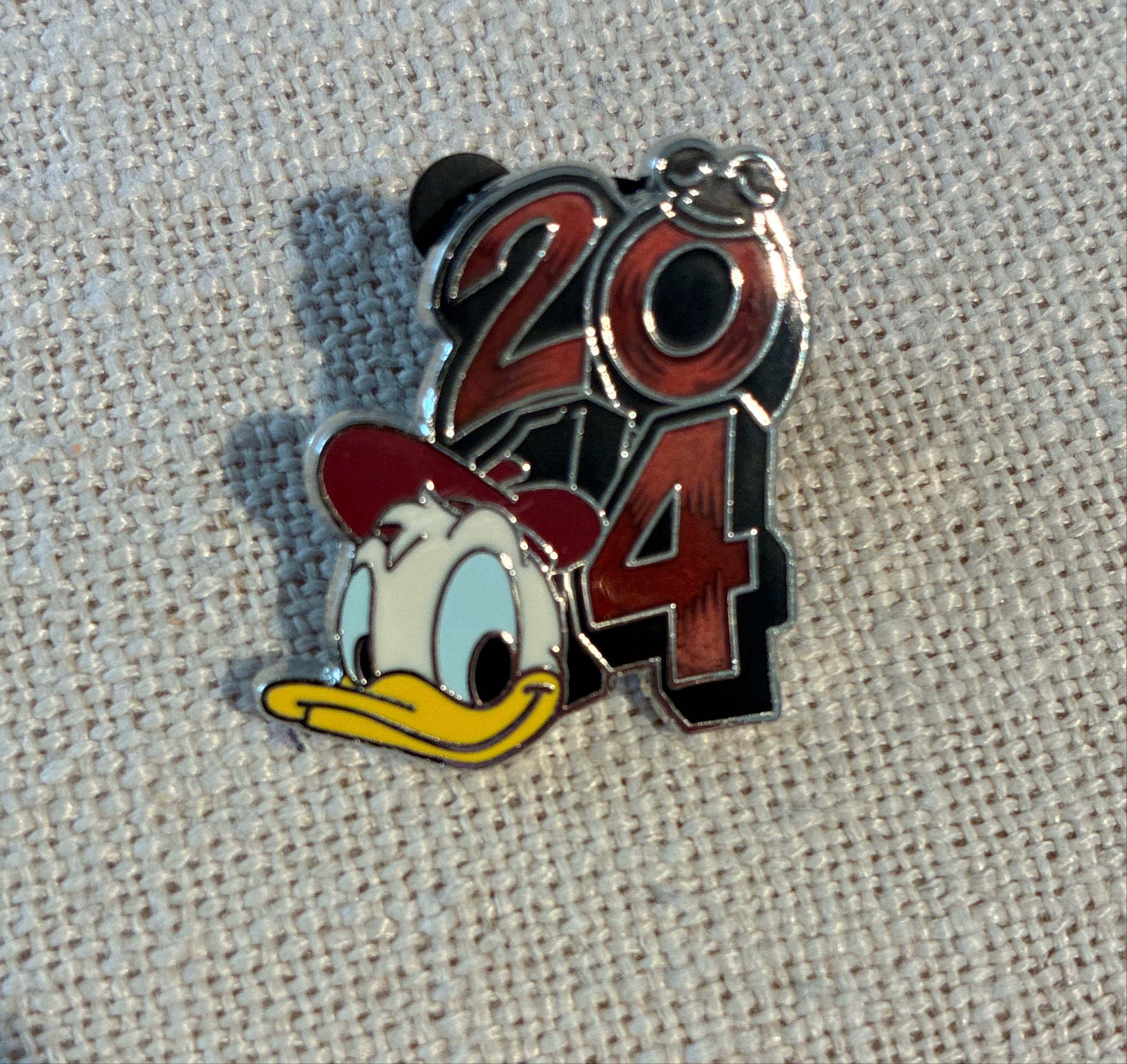 Donald Duck 2024 Yearly Dated Starter Pin front
