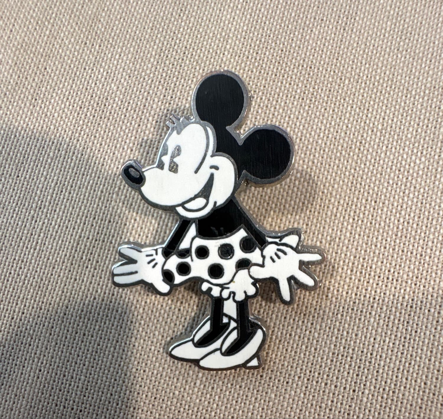 Minnie Mouse Classic Pose Black & White front