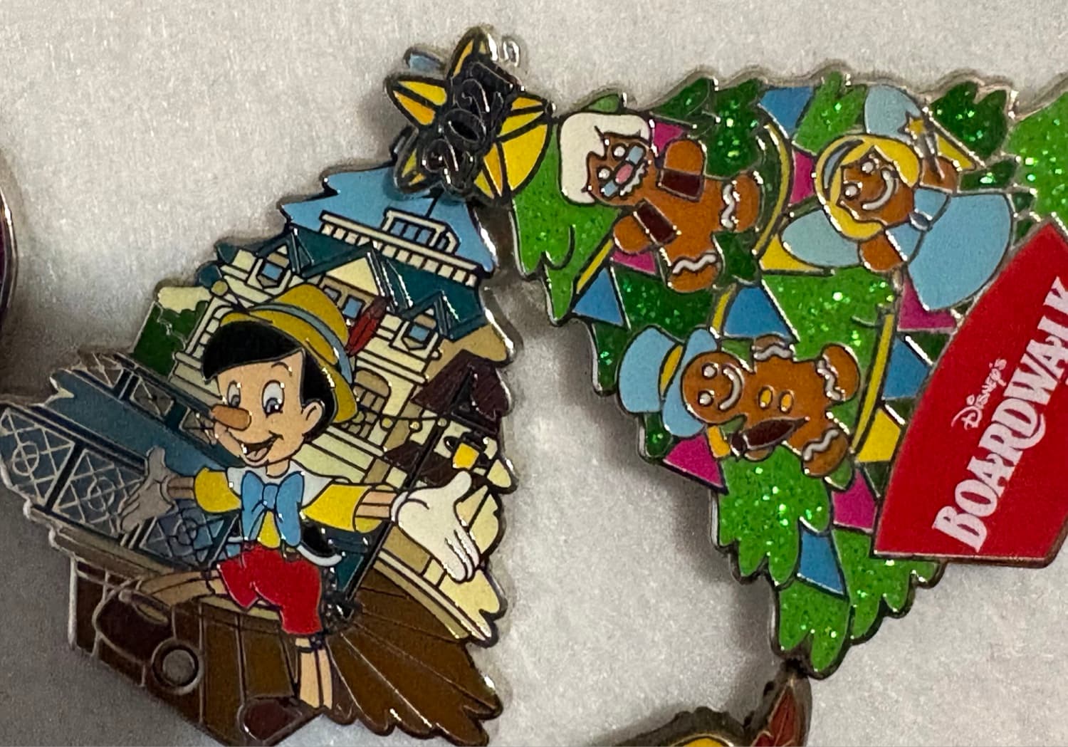 Disney Park Pin Christmas Happy Holidays 2021 Boardwalk Resort Pinocchio front