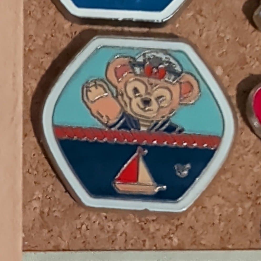 Duffy Waving - WDW Hidden Mickey Series 2008: Duffy Bear front