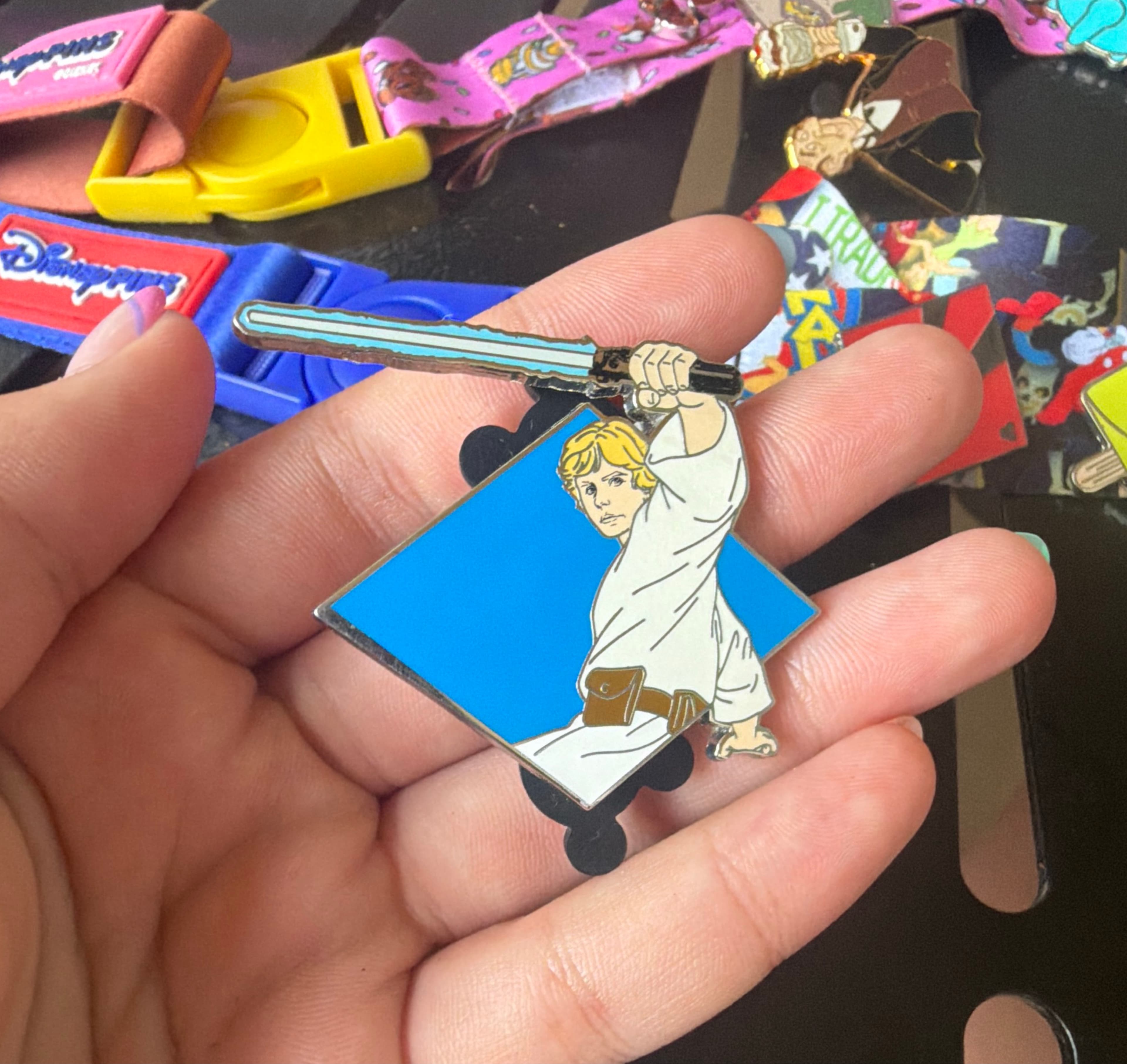 Luke Skywalker with Blue Lightsaber - Star Wars Character Diamond Series front