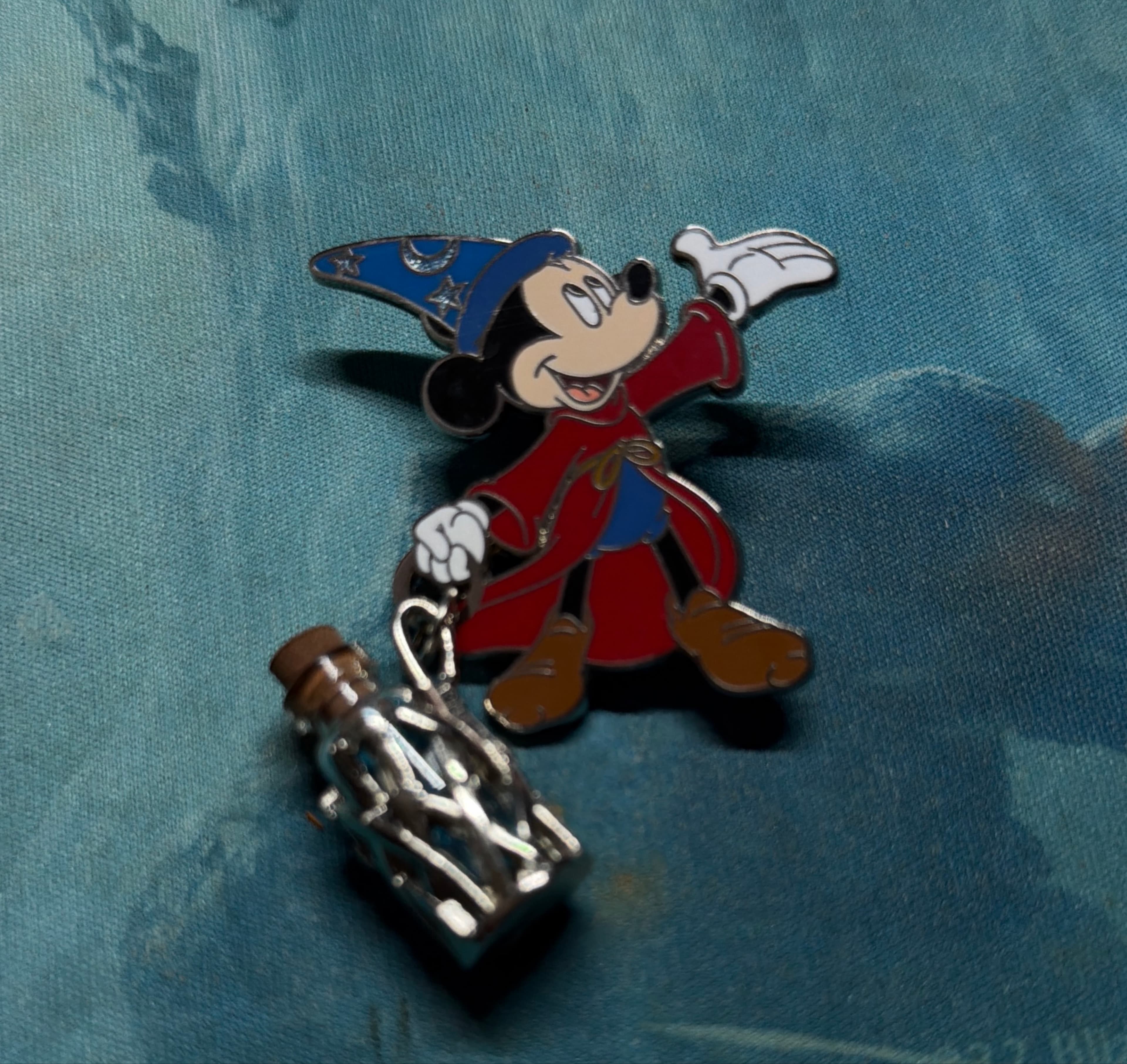 Sorcerer Mickey with Lantern Dangle - Fantasia front