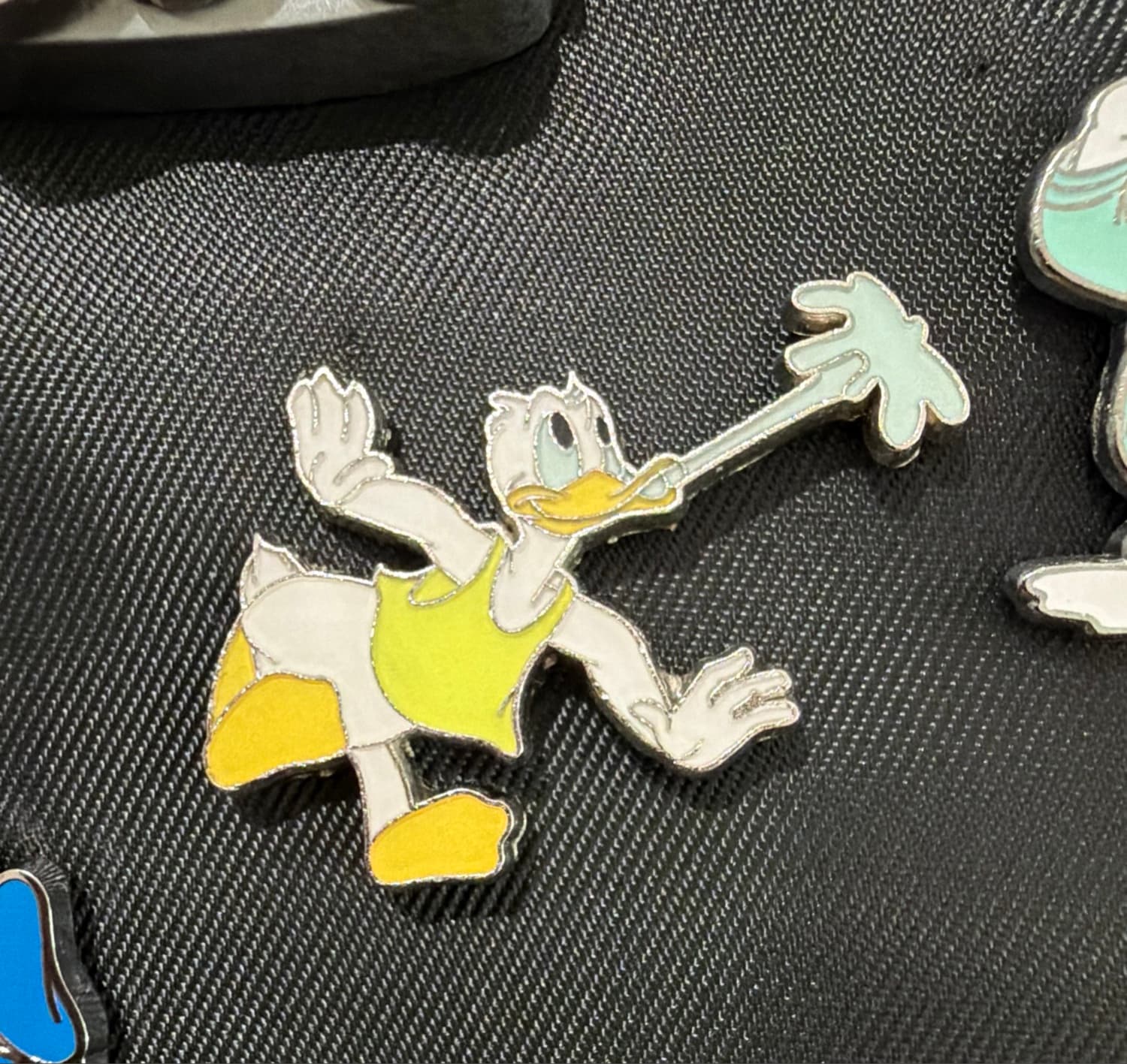 Donald Duck Running with Water Squirter Pin front