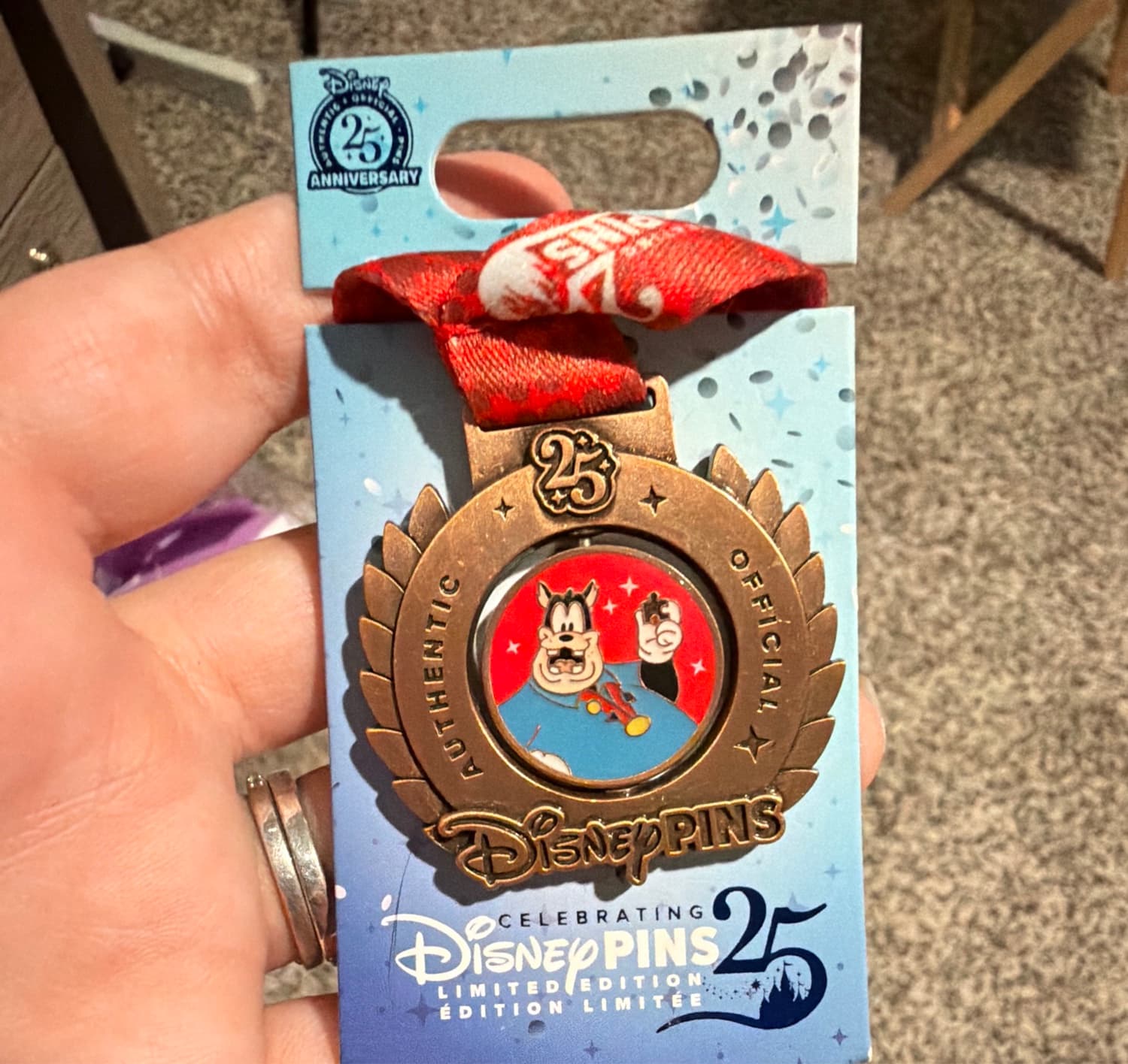 Pete - Pin Trading 25th Anniversary Medal front