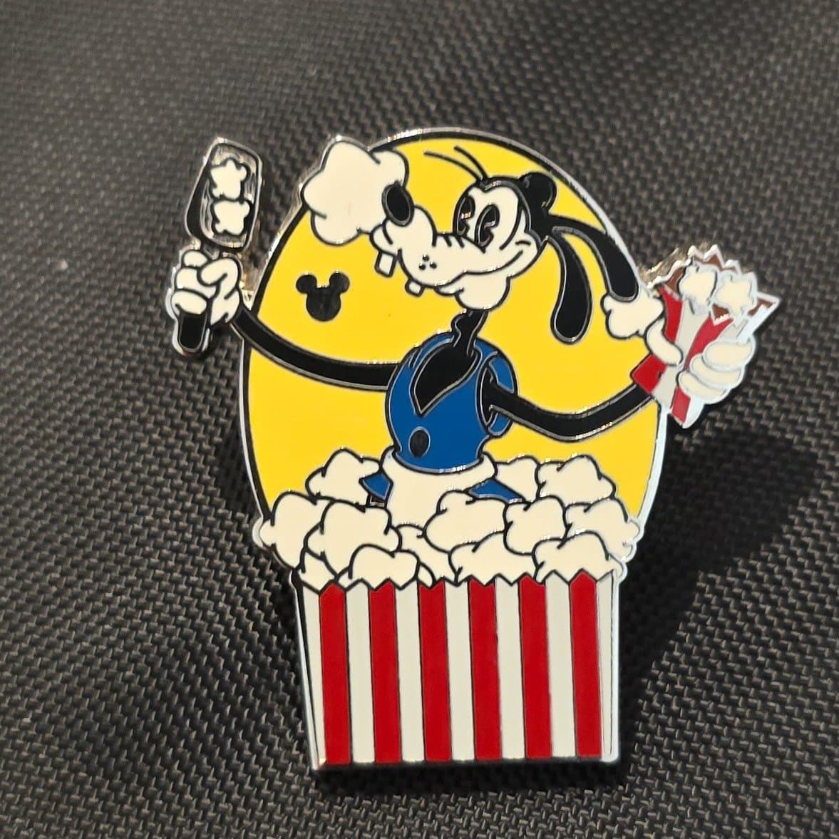 Goofy - Hidden Mickey Character Popcorn front