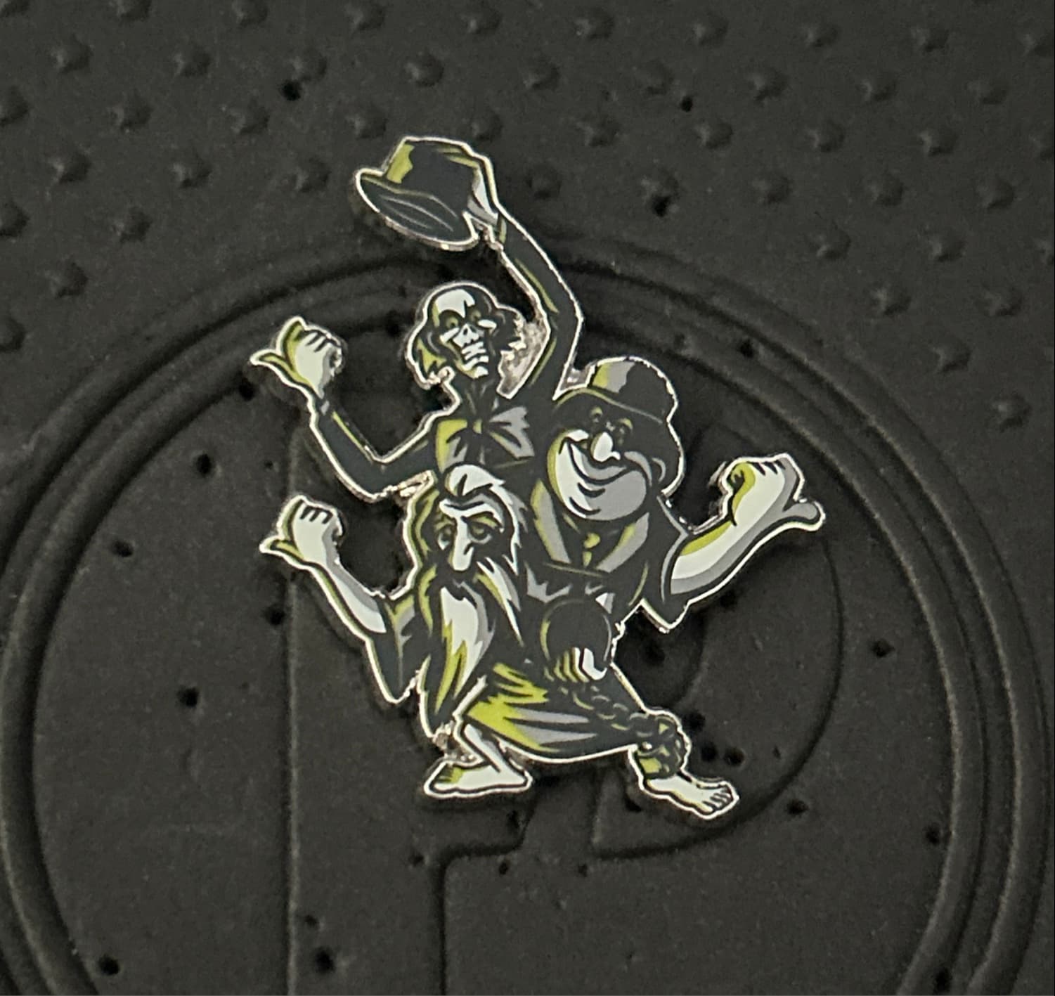 Disney Pin - The Haunted Mansion - Hitchhiking Ghosts front