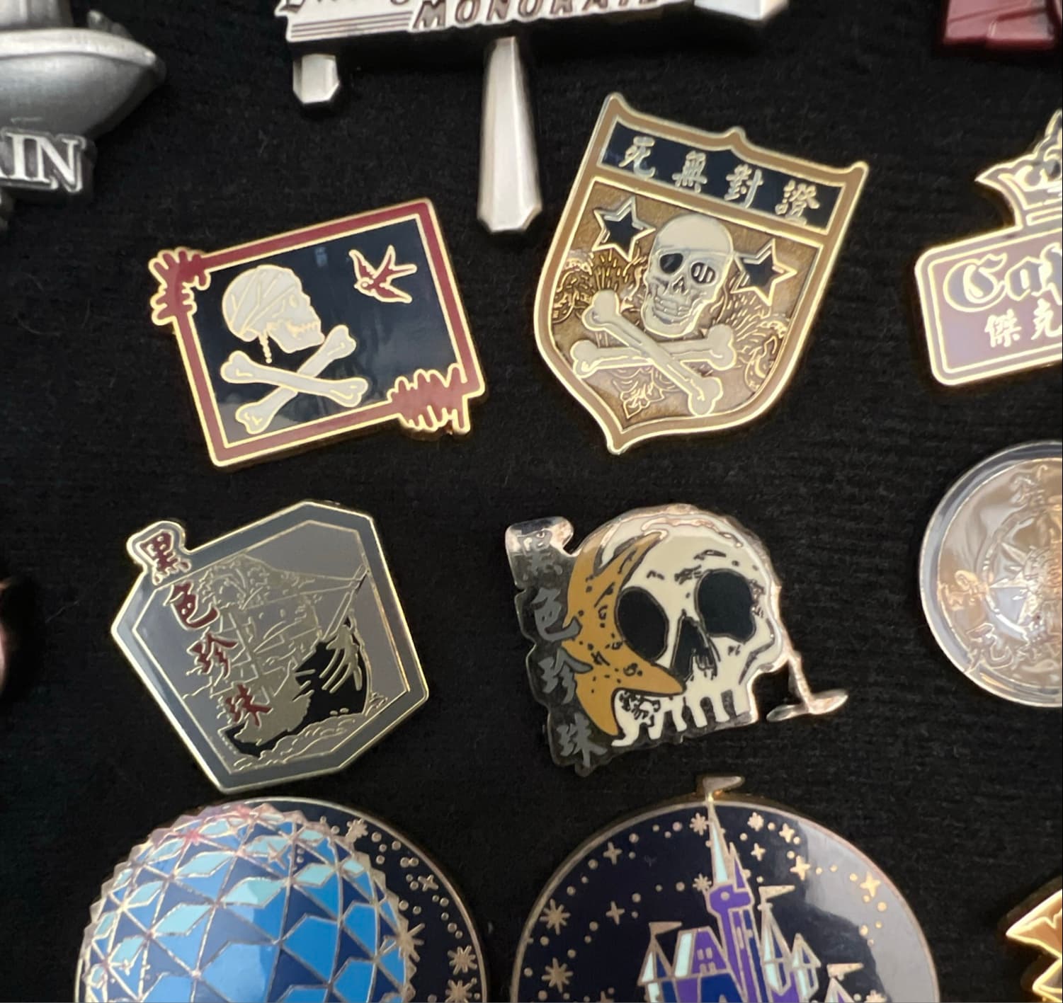 Pirates of the Caribbean - At World's End - Flag (Skull & Crossbones with Bird) front