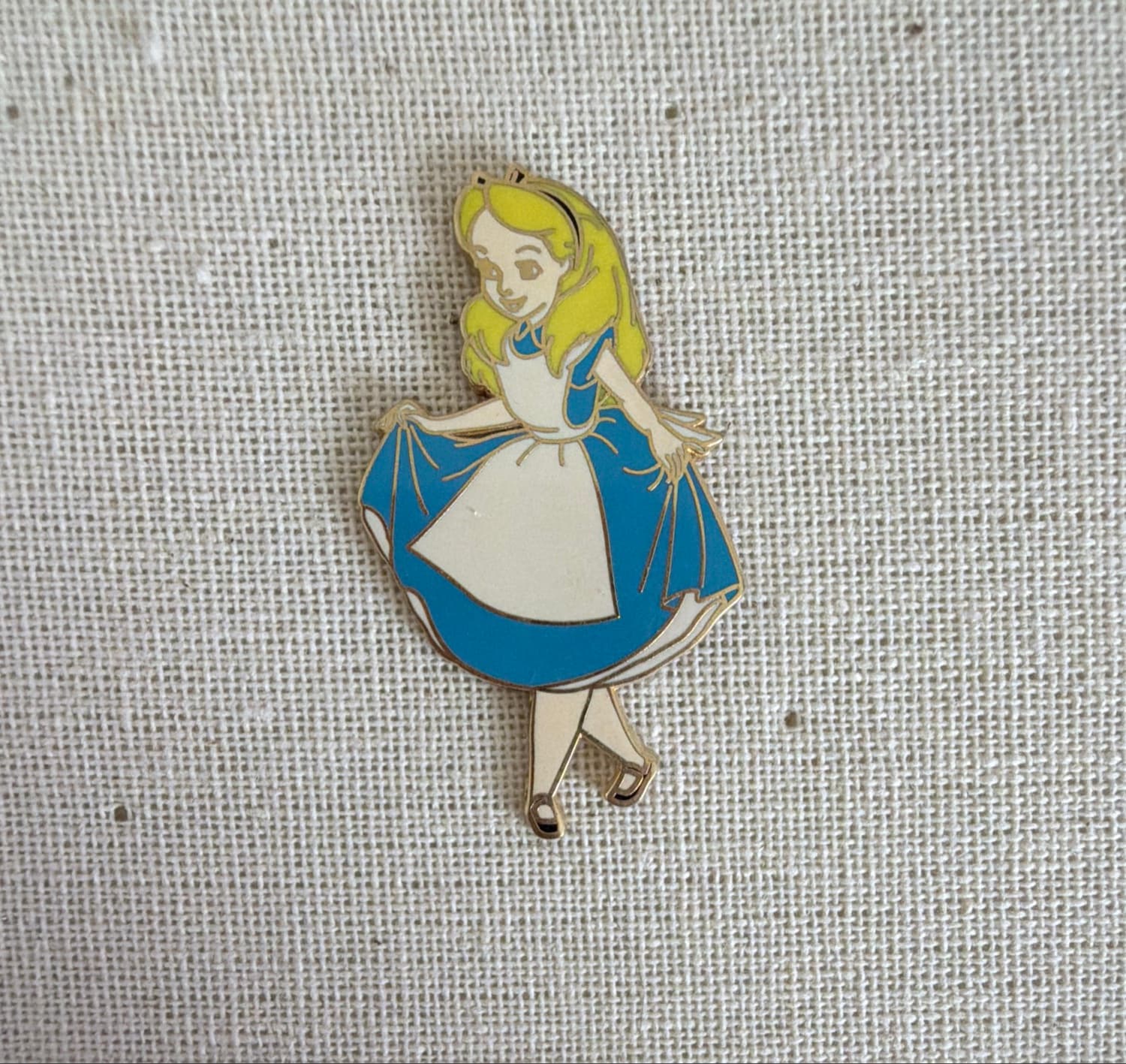 Alice Holding Skirt Curtsy Bowing Alice In Wonderland front