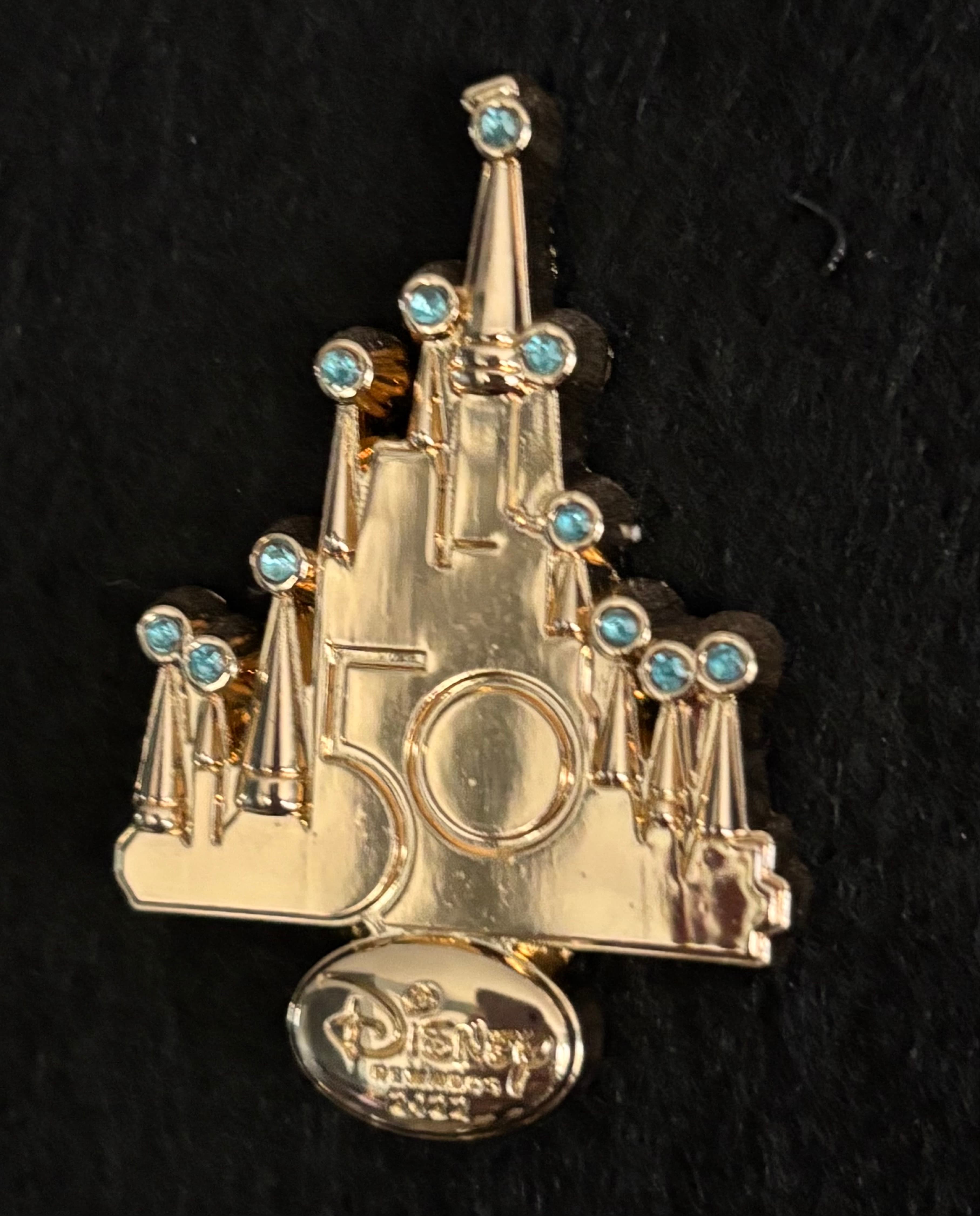 Cinderella Castle Pin - Walt Disney World 50th Anniversary – Disney Visa Cardmember Exclusive front