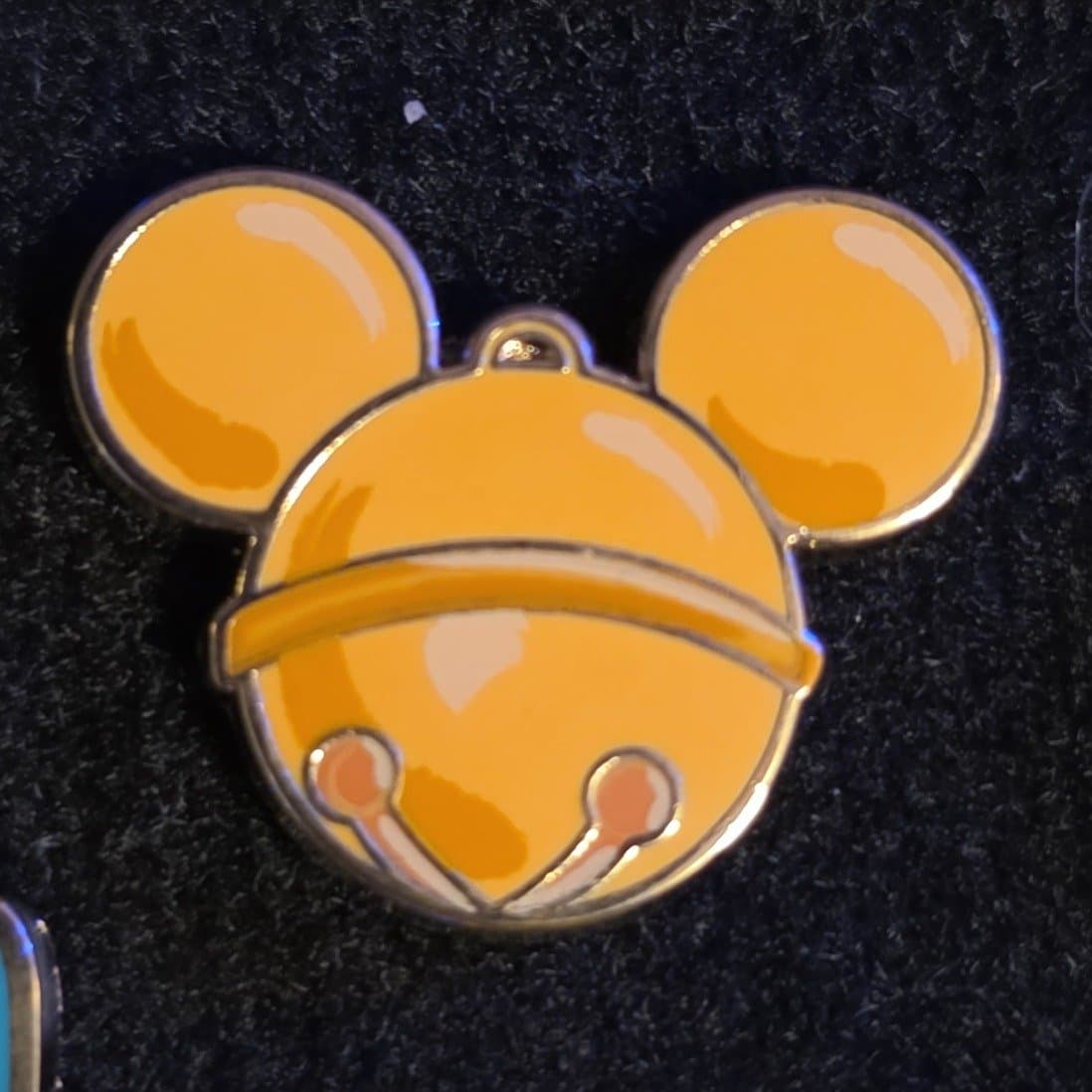 2018 Disney Holiday Gold Bell Mickey Icon Head Trading Pin Version 2 front