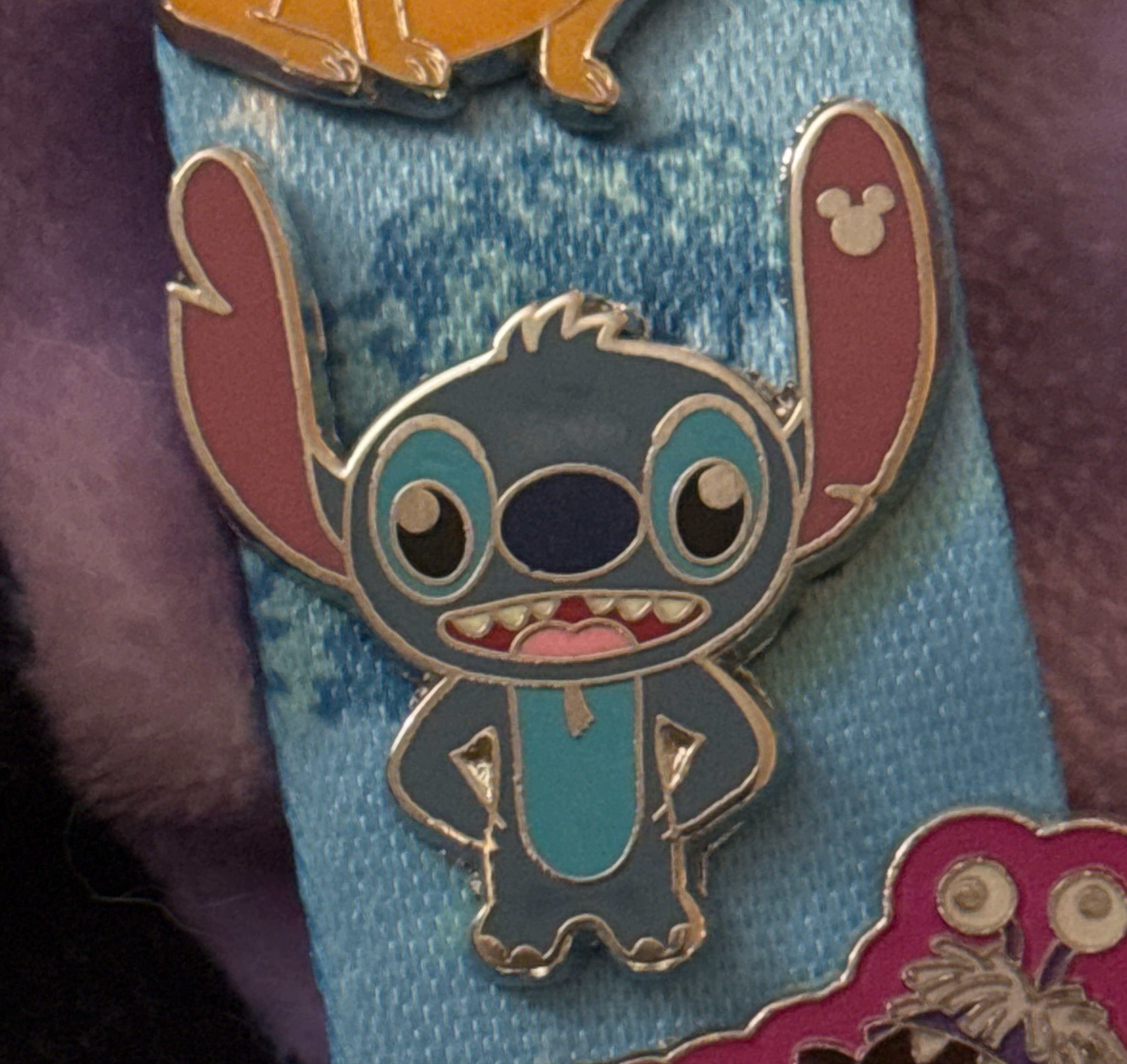 Happy Stitch (COMPLETER) - Stitch Emotions - WDW Hidden Mickey 2018: Wave A front