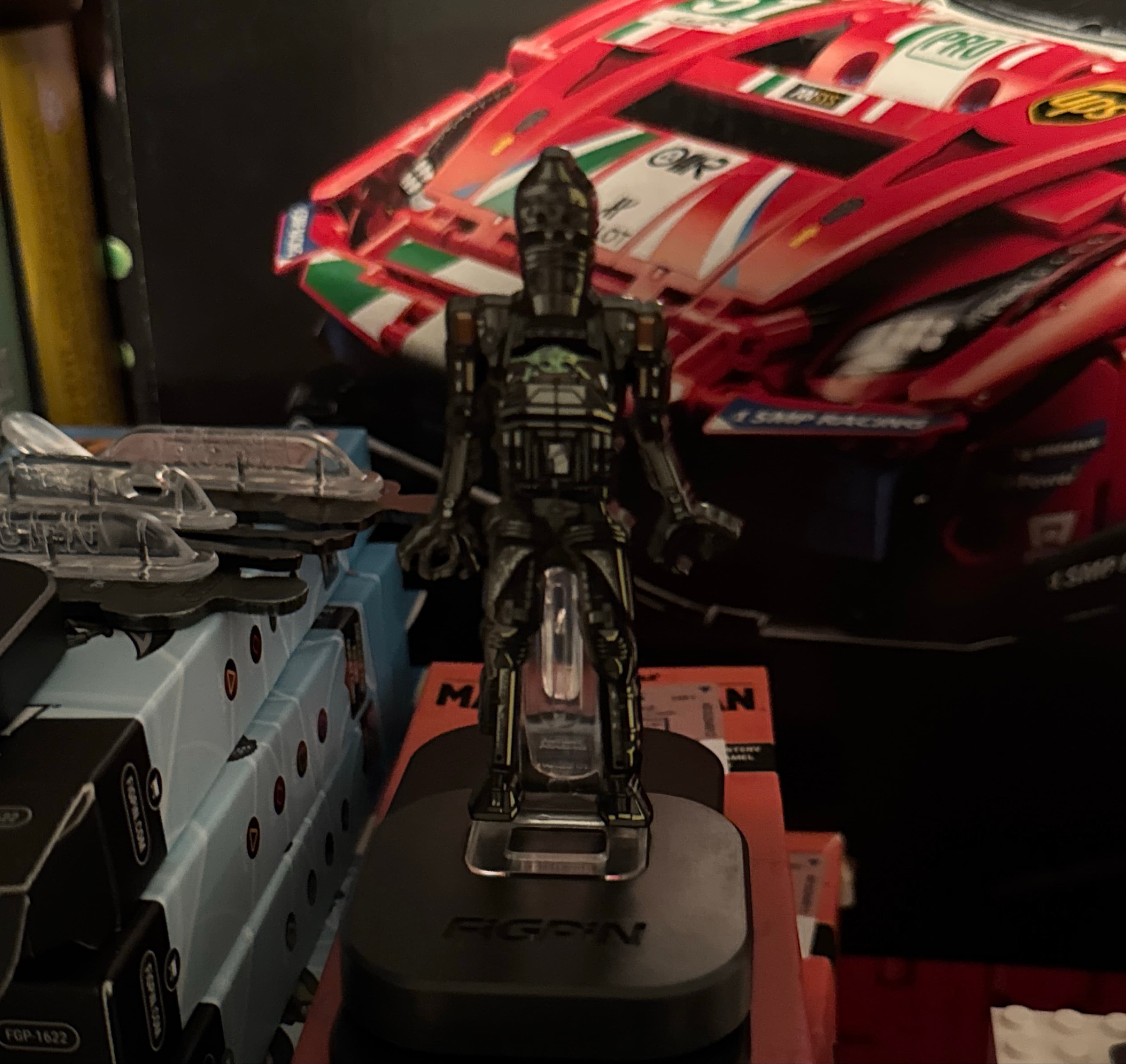 IG-11 with Grogu - The Mandalorian - FiGPiN #580 front