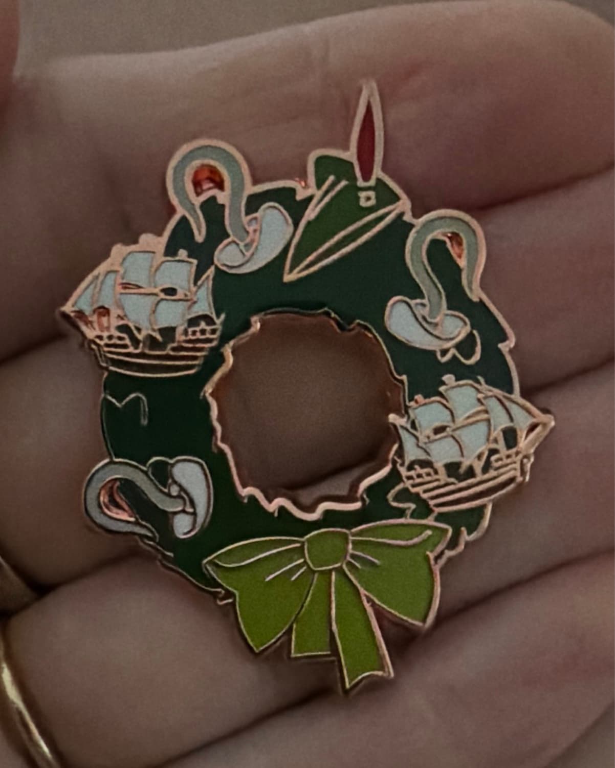 Disney 2023 Holiday Wreaths Christmas Mystery Box Set Peter Pan Captain Hook Pin front