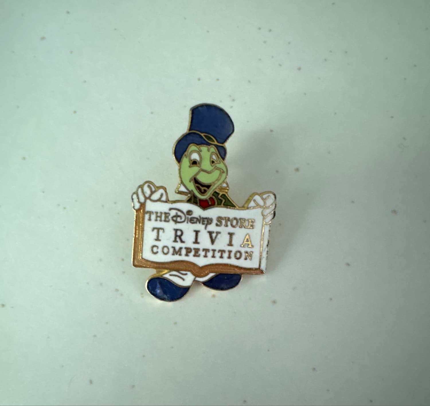 Disney 1999 Cast Exclusive Trivia Competition Jiminy Cricket Pin front