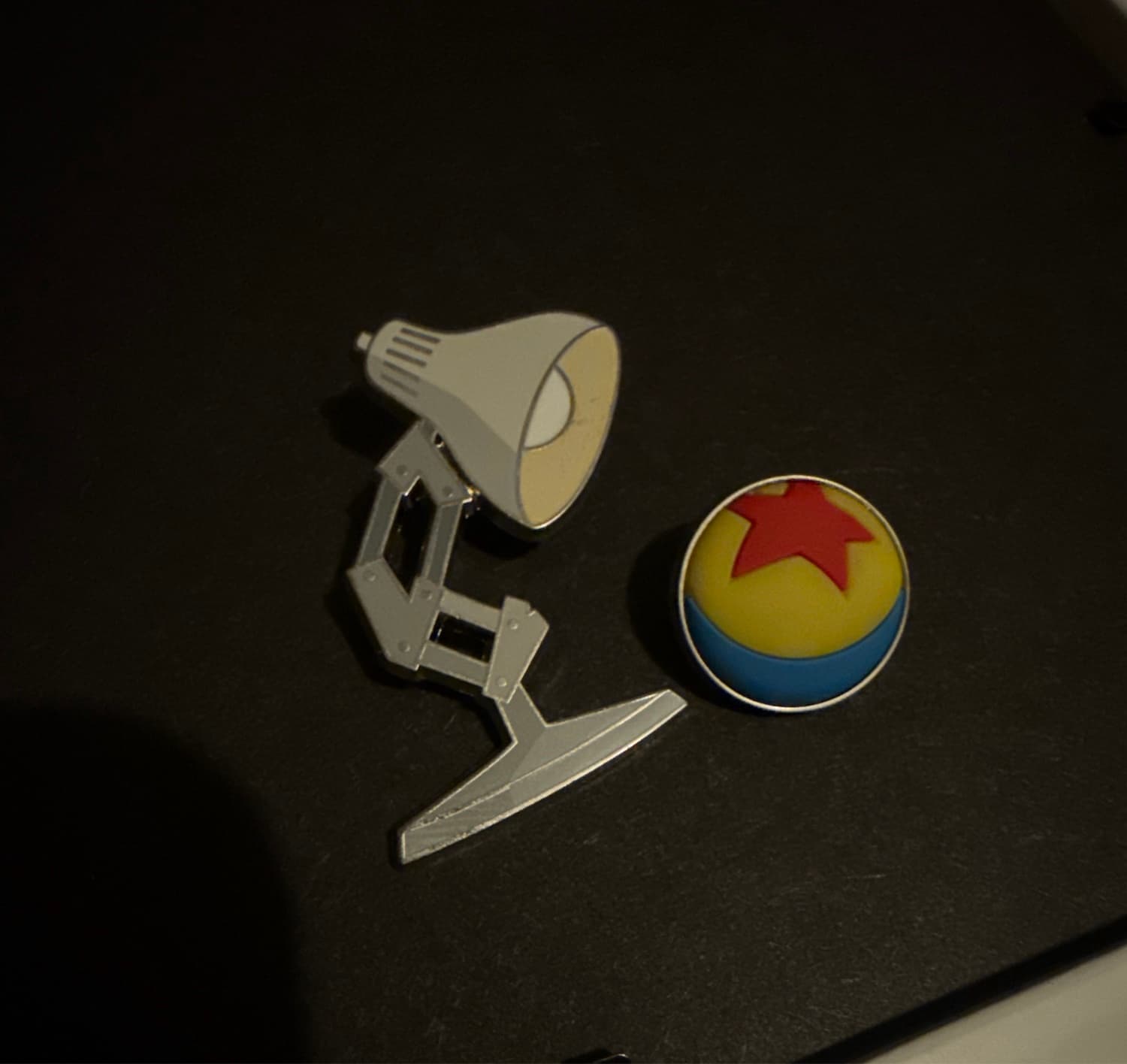 Pixar Luxo Jr. Lamp and Luxo Ball 2-Pin Set front