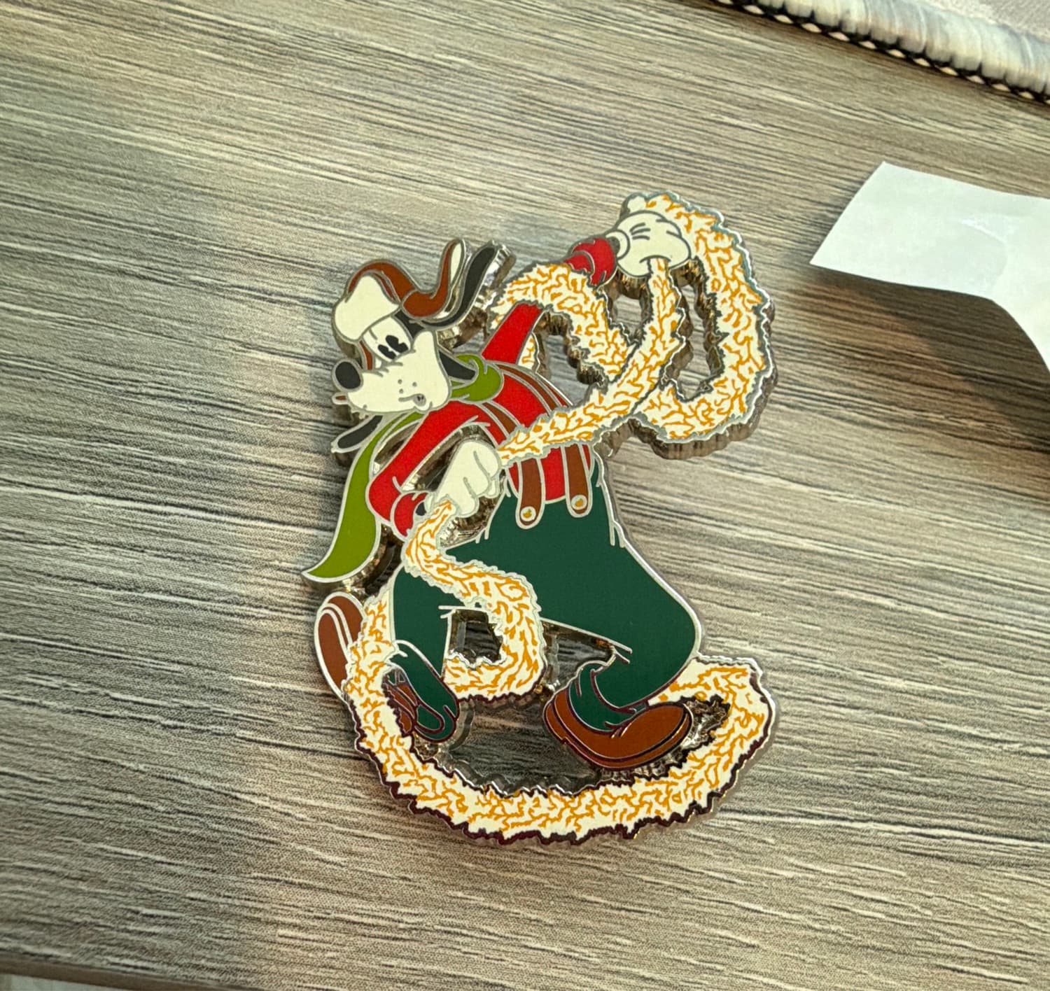 2022 Mickey's Vintage Christmas Goofy Garland Pin front