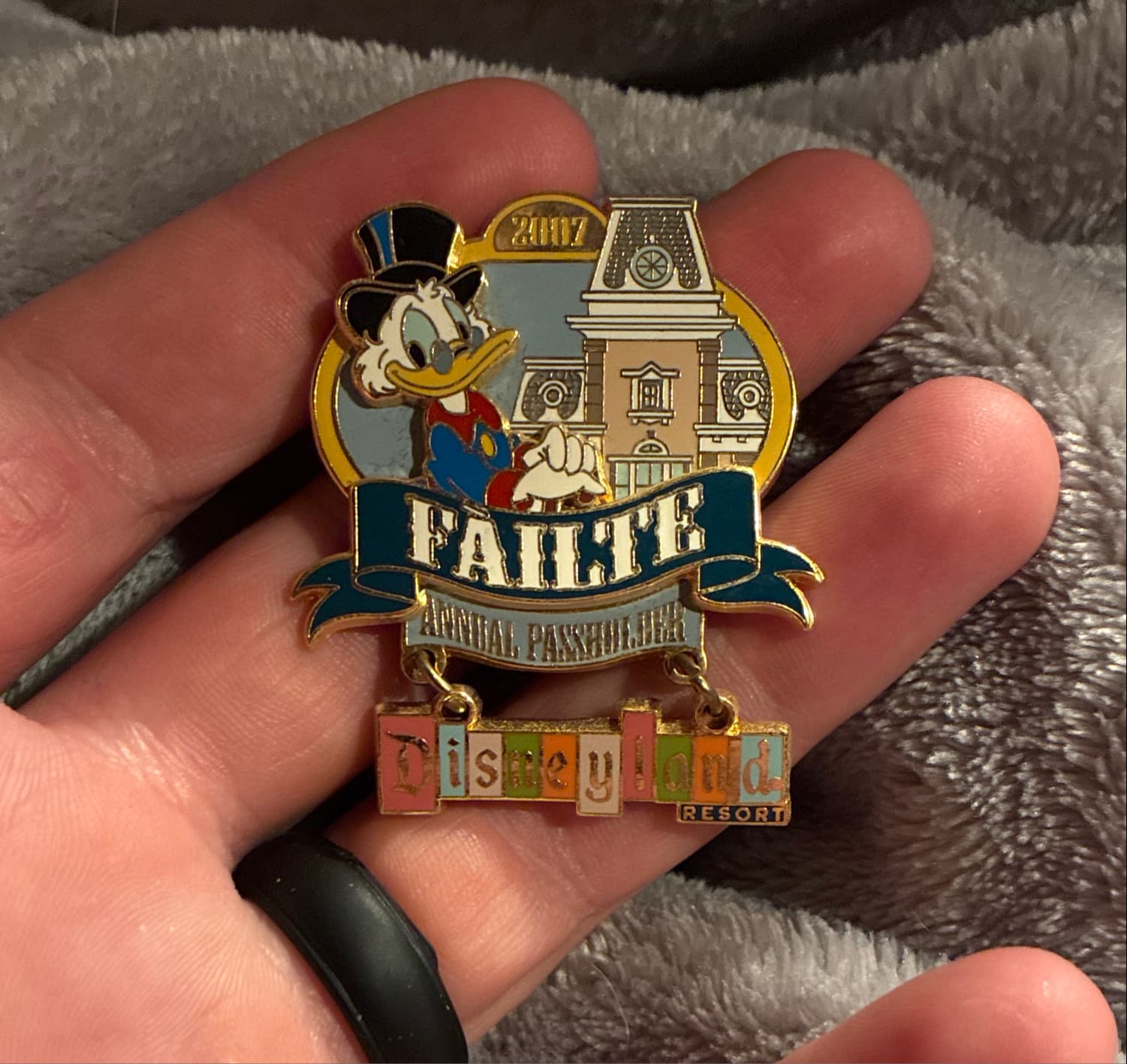 Scrooge McDuck "Welcome" Annual Passholder Pin front
