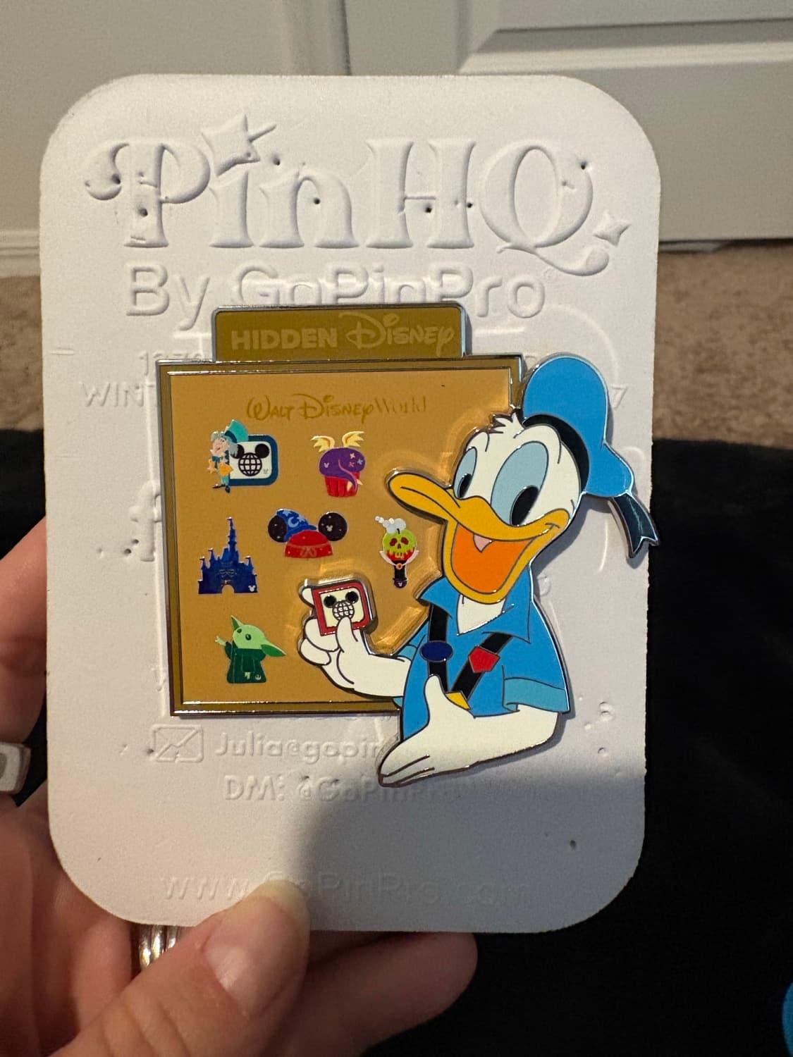 Disney Hidden Disney 2025 Wave B Jumbo Pin - Donald Duck front