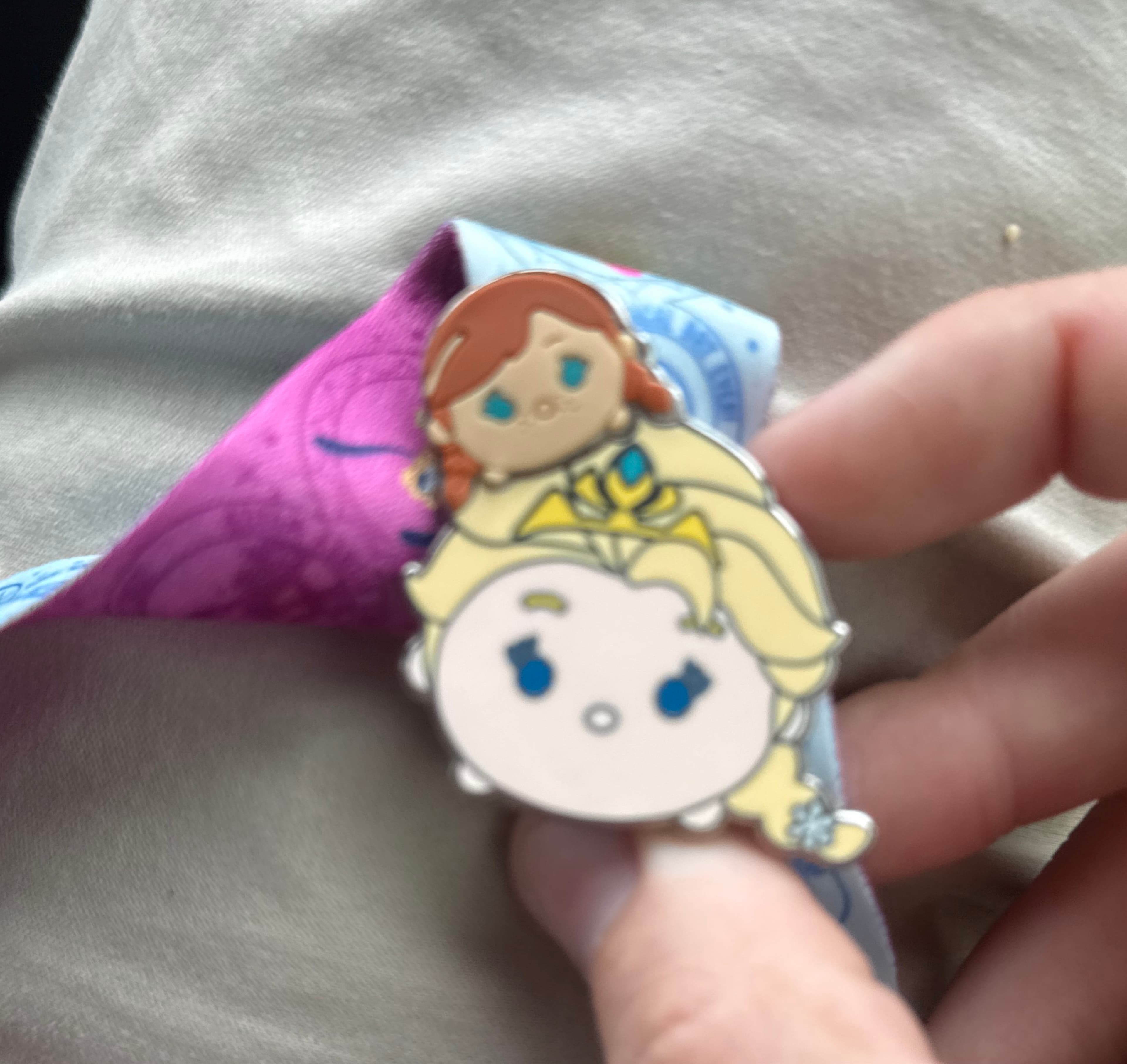 Elsa with Anna - Tsum Tsum Booster Set: Free-D Character Stacks front