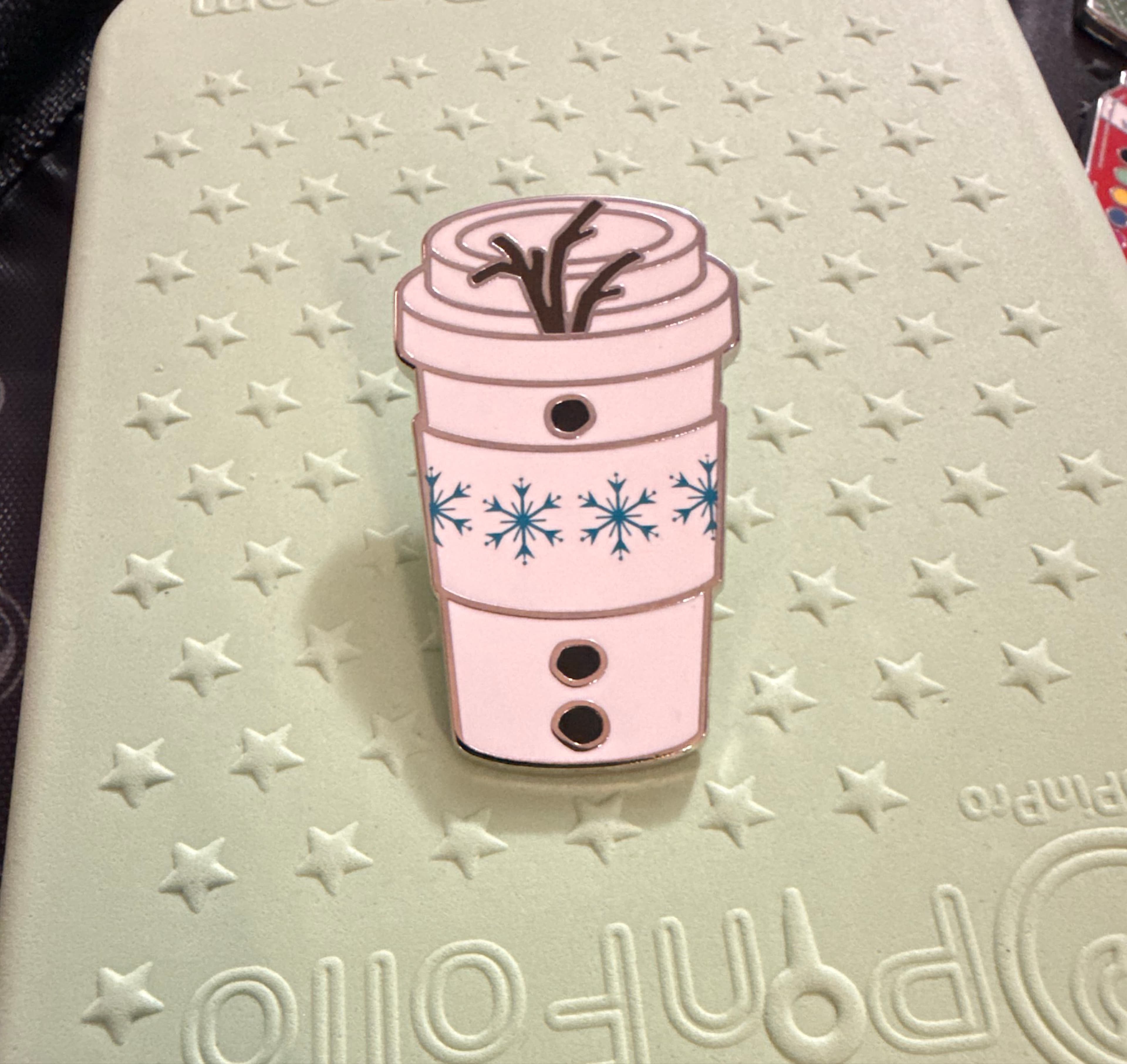Olaf - Frozen - Character Coffee Cup - Mystery Pin front