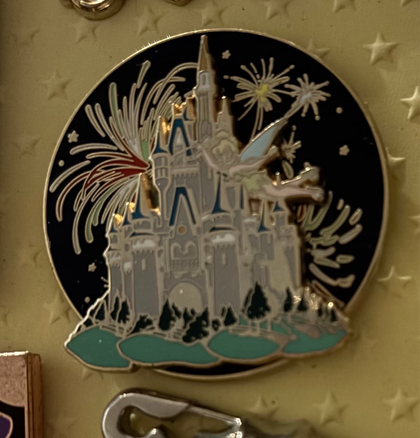 Cinderella's Castle with Fireworks featuring Tinker Bell - Spinner front