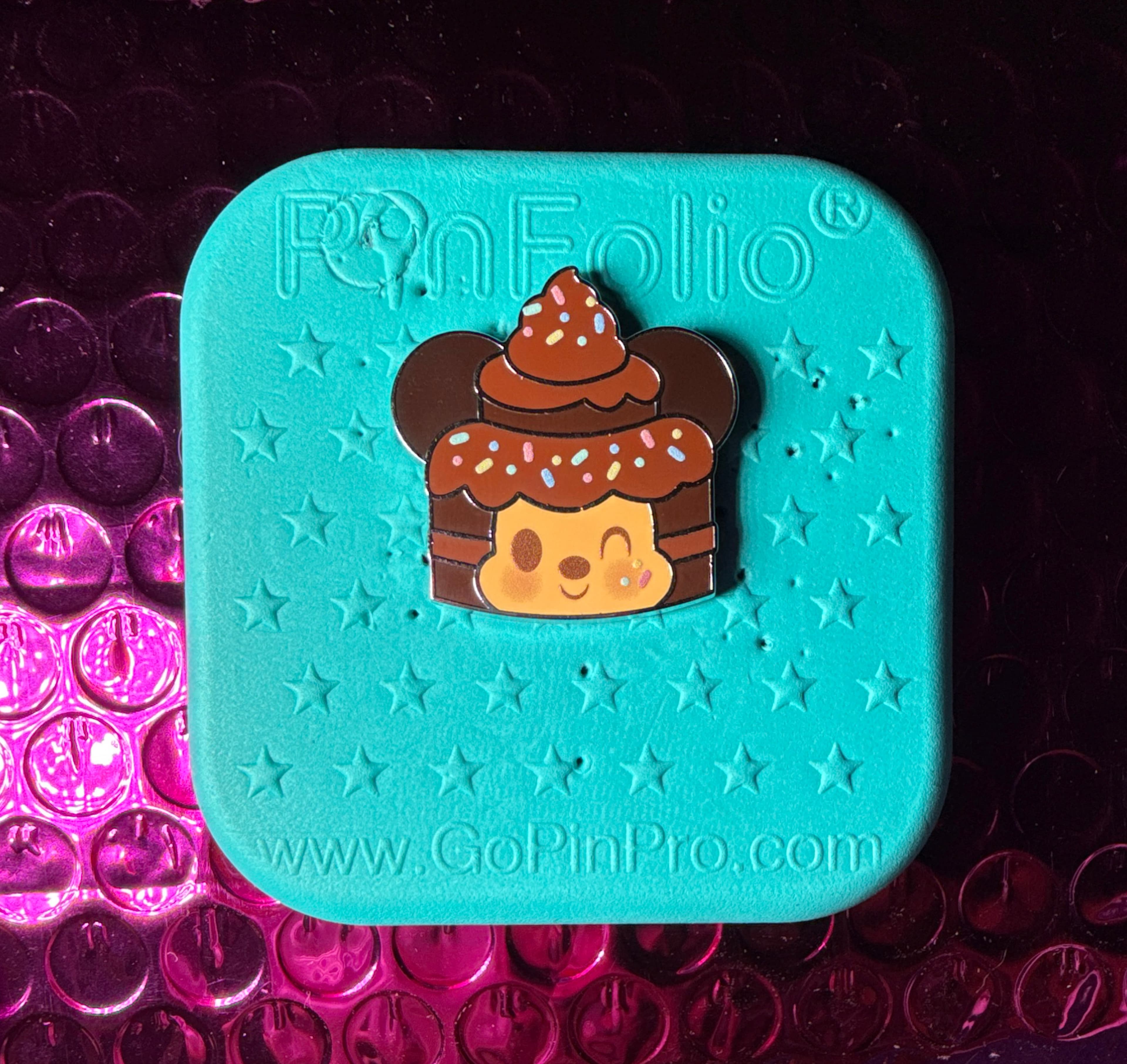 Mickey Mouse Mocha Chocolate Cake - Disney Munchlings Mystery Pin Pouch Series 4 front