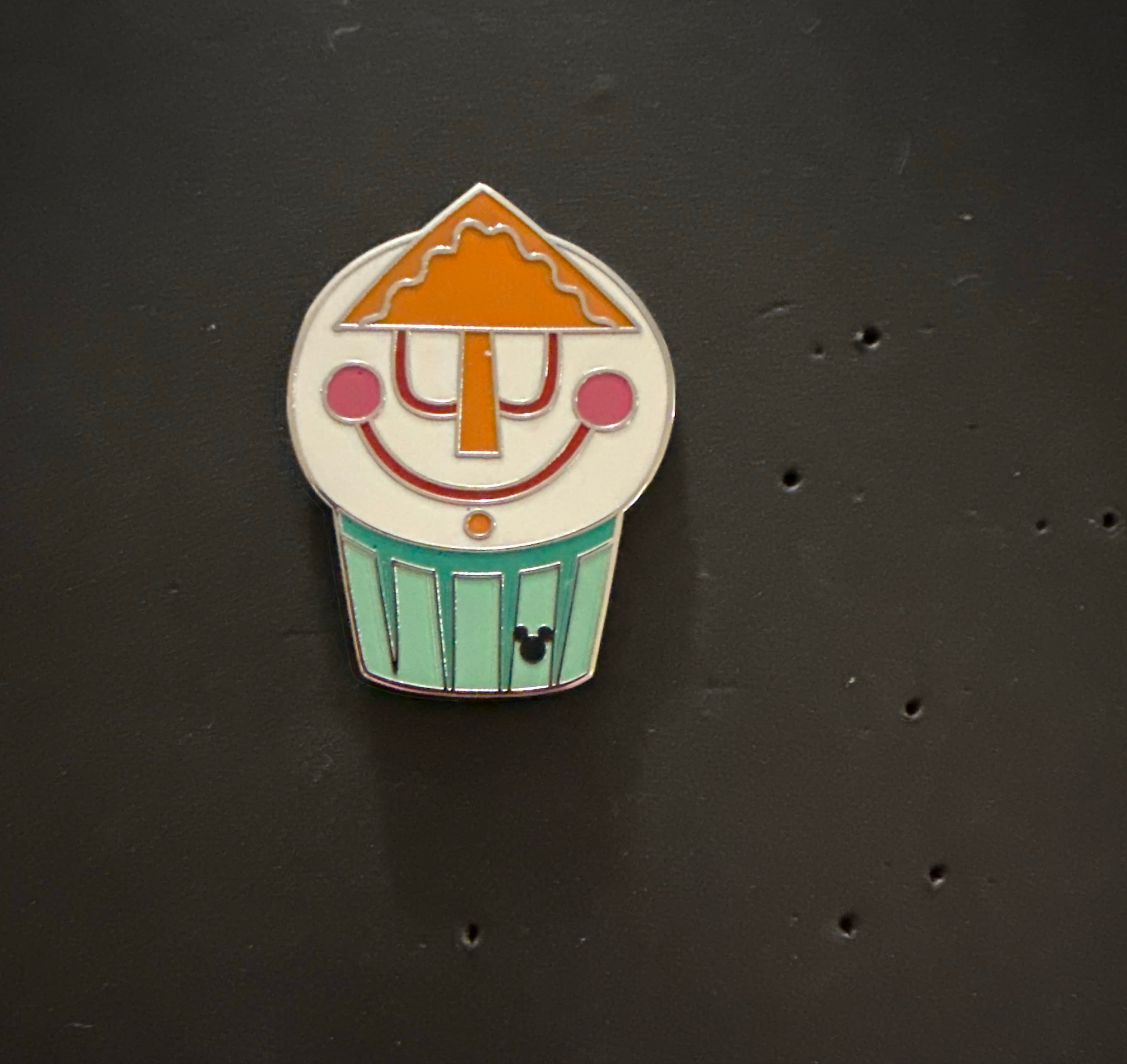 It's a Small World Cupcake - Hidden Disney 2025 Wave B: Cupcake Treats front