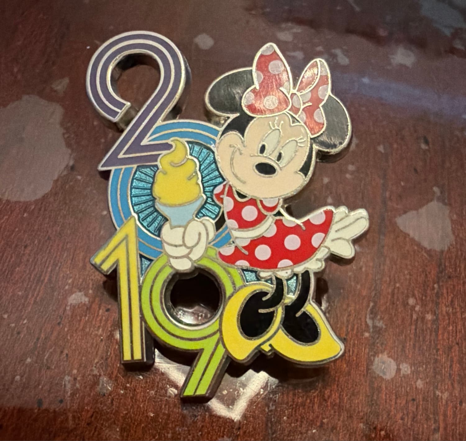 2019 Dated Disney Pin Minnie Mouse with Ice Cream Dole Whip front