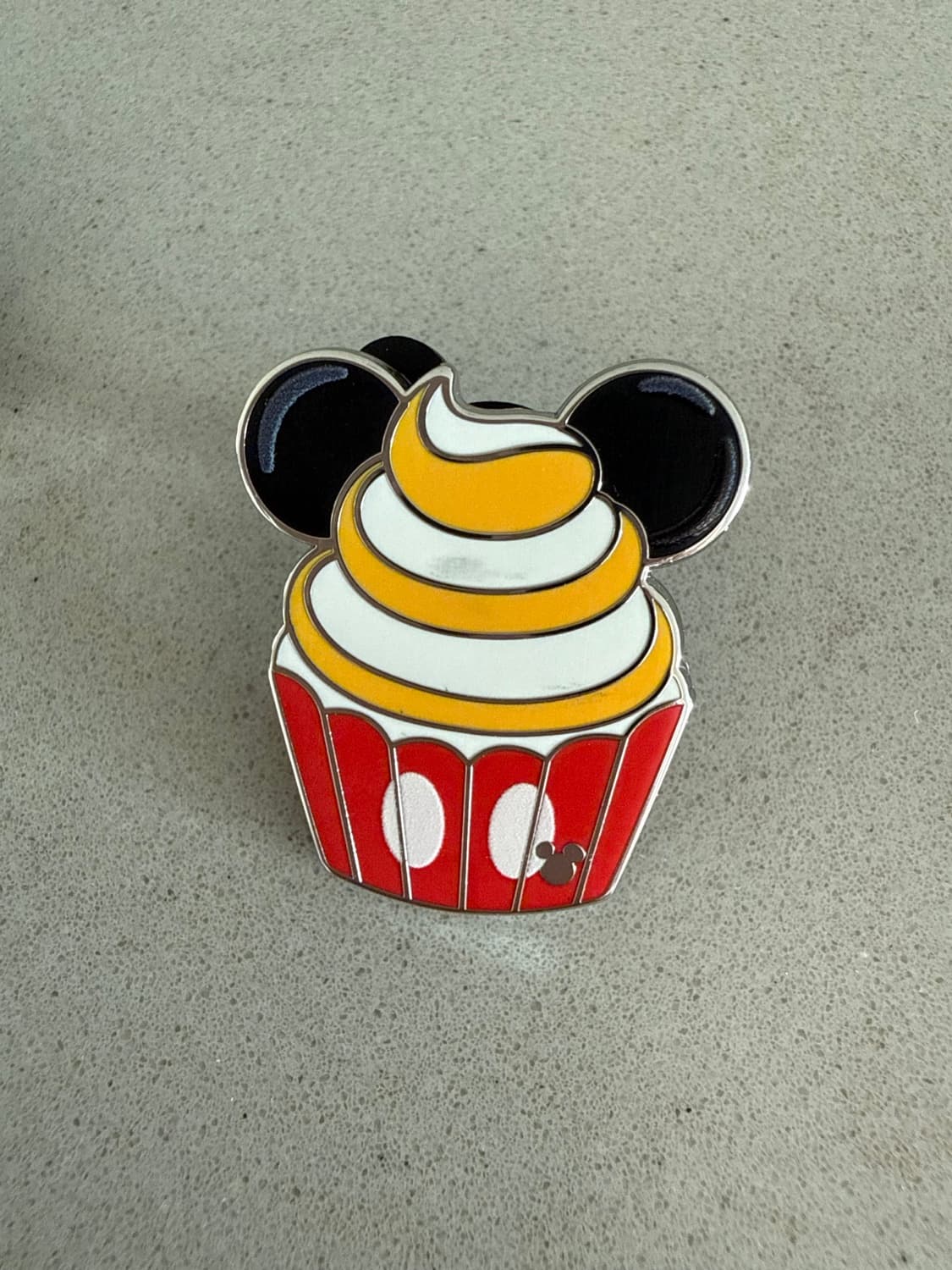 Mickey Mouse Cupcake front