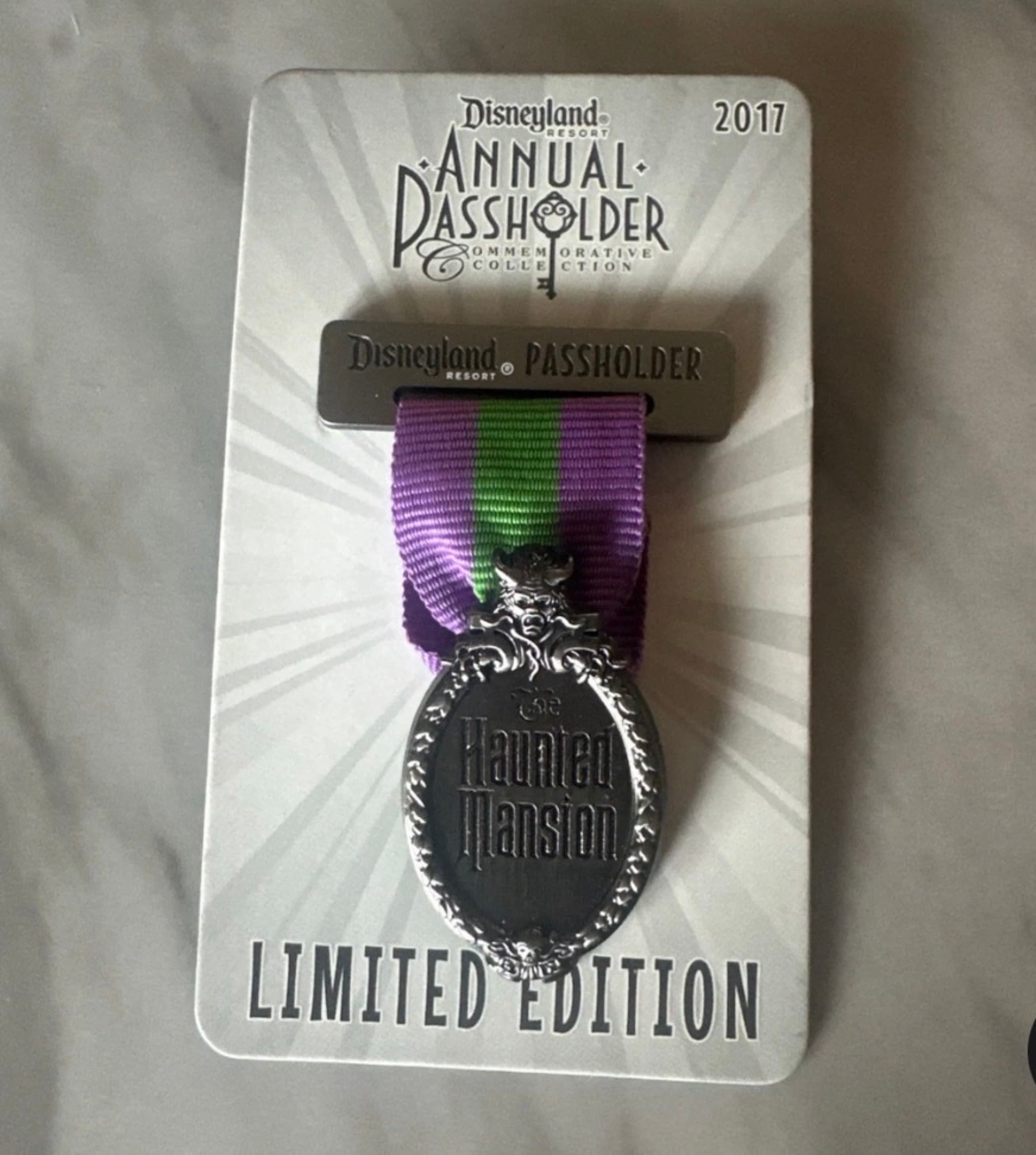 Disneyland Annual Passholder 2017 The Haunted Mansion Medal Ribbon Pin front