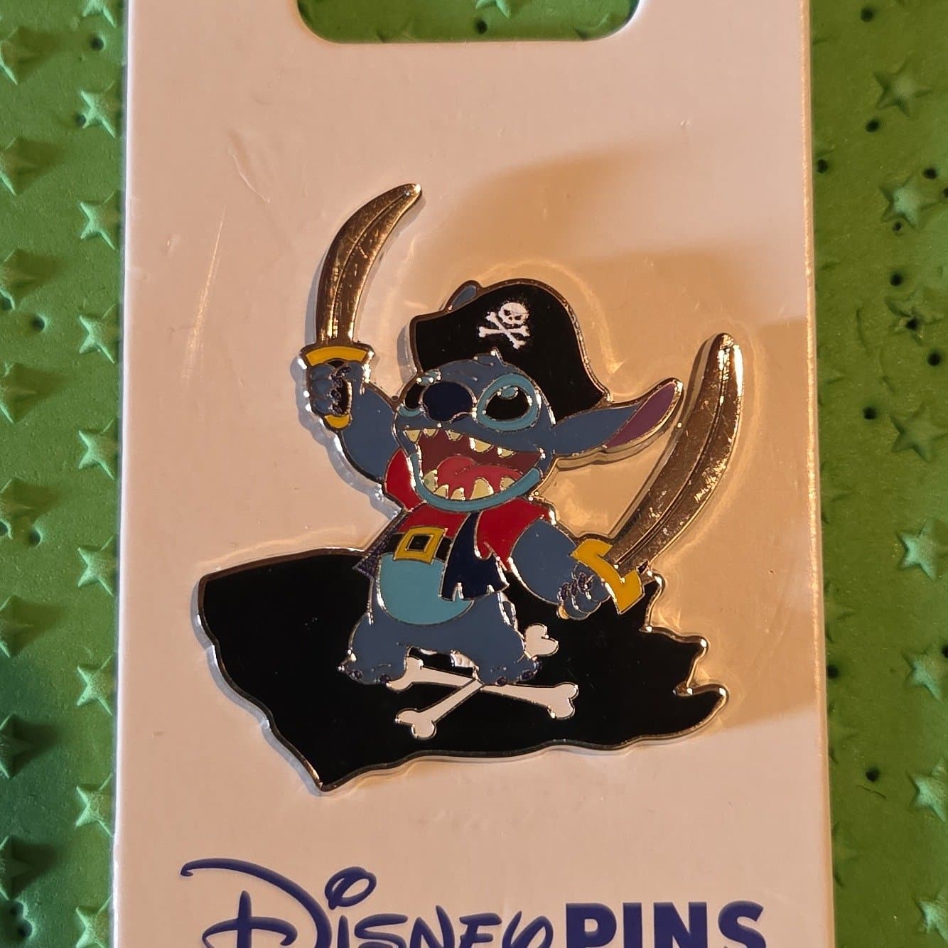 Stitch Pirate Pin front