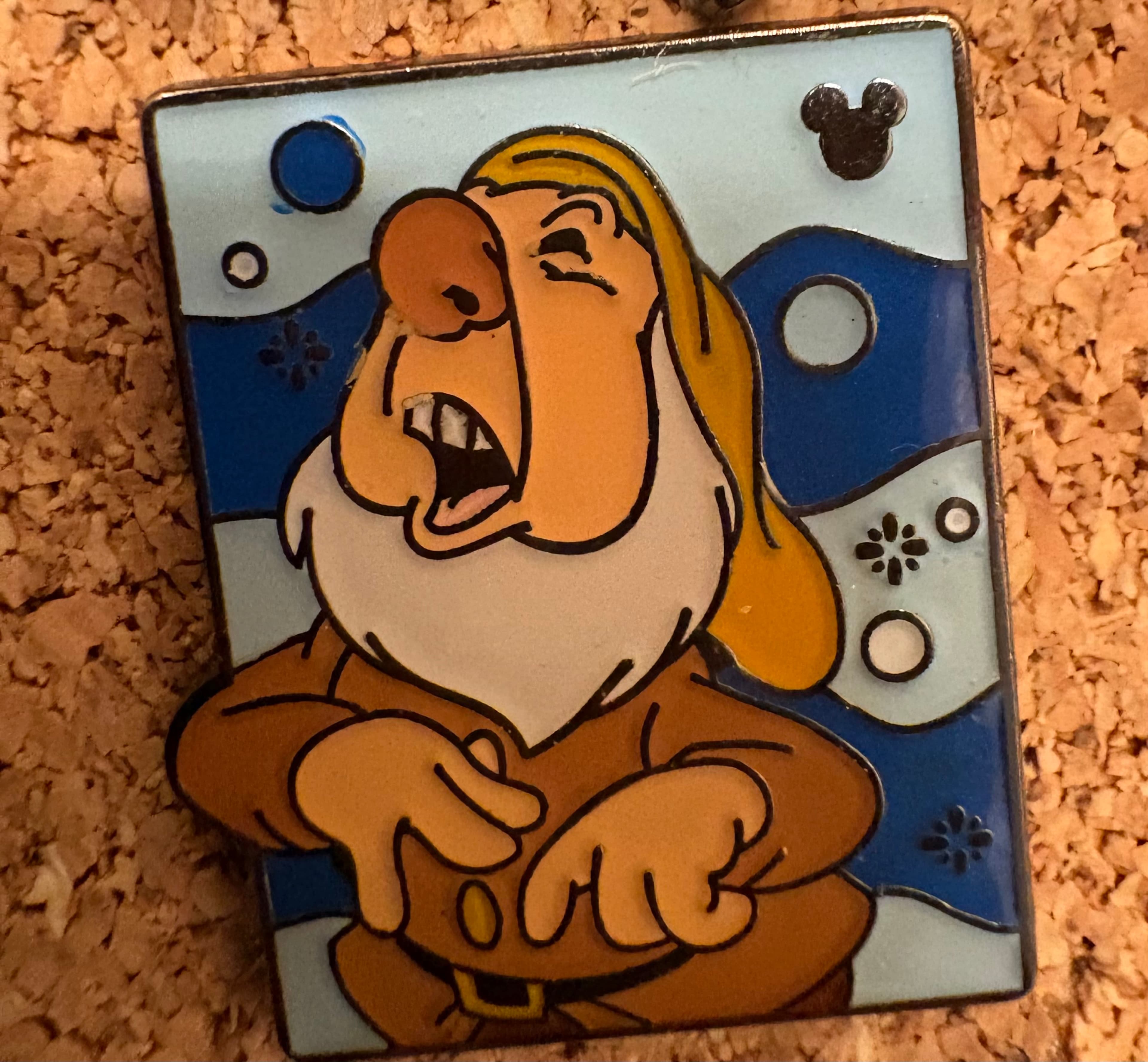 Hong Kong Disneyland 2014 Hidden Mickey Series Snow White Dwarfs Sneezy Pin front