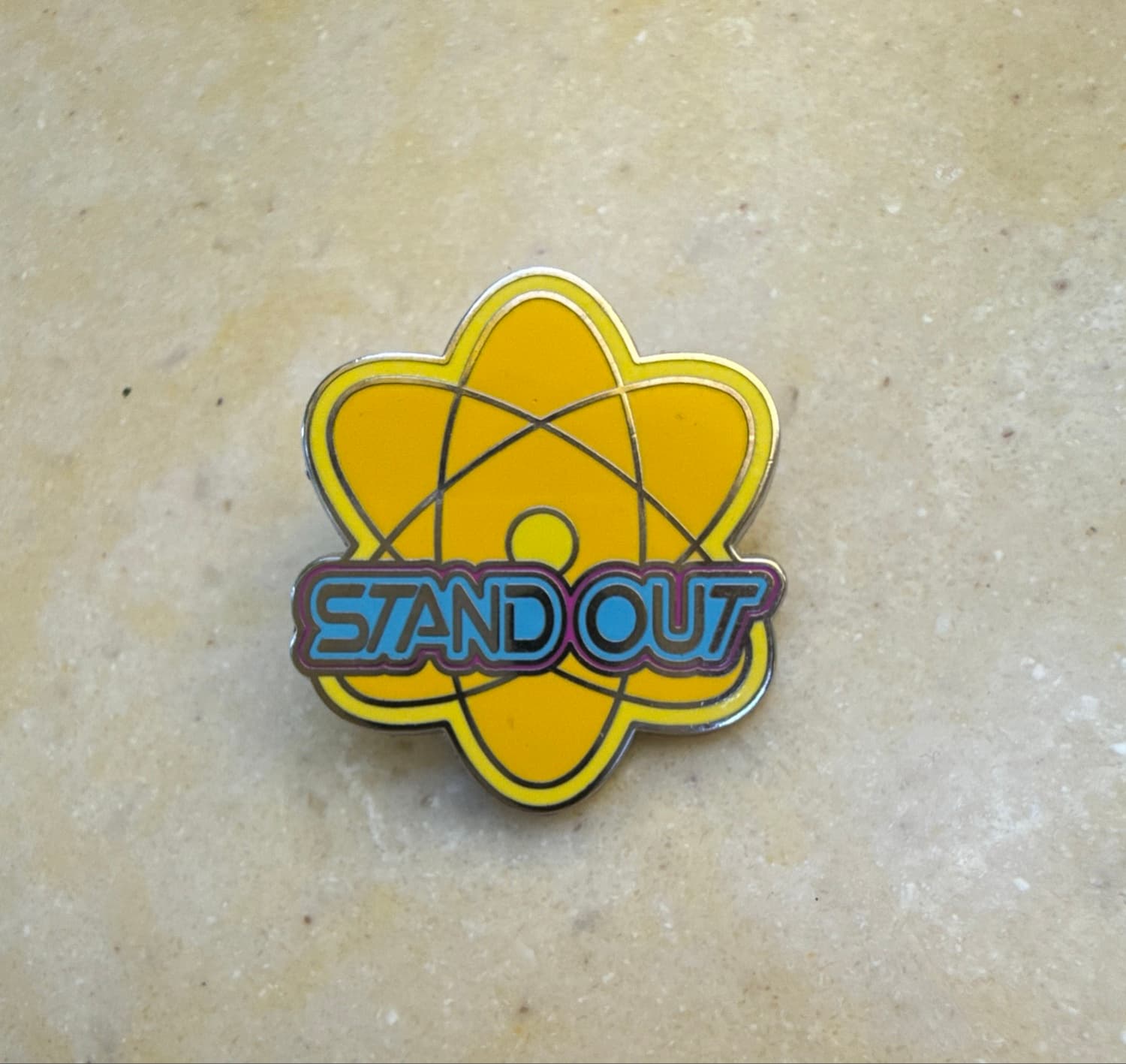 A Goofy Movie Stand Out atom Powerline Symbol Disney pit front